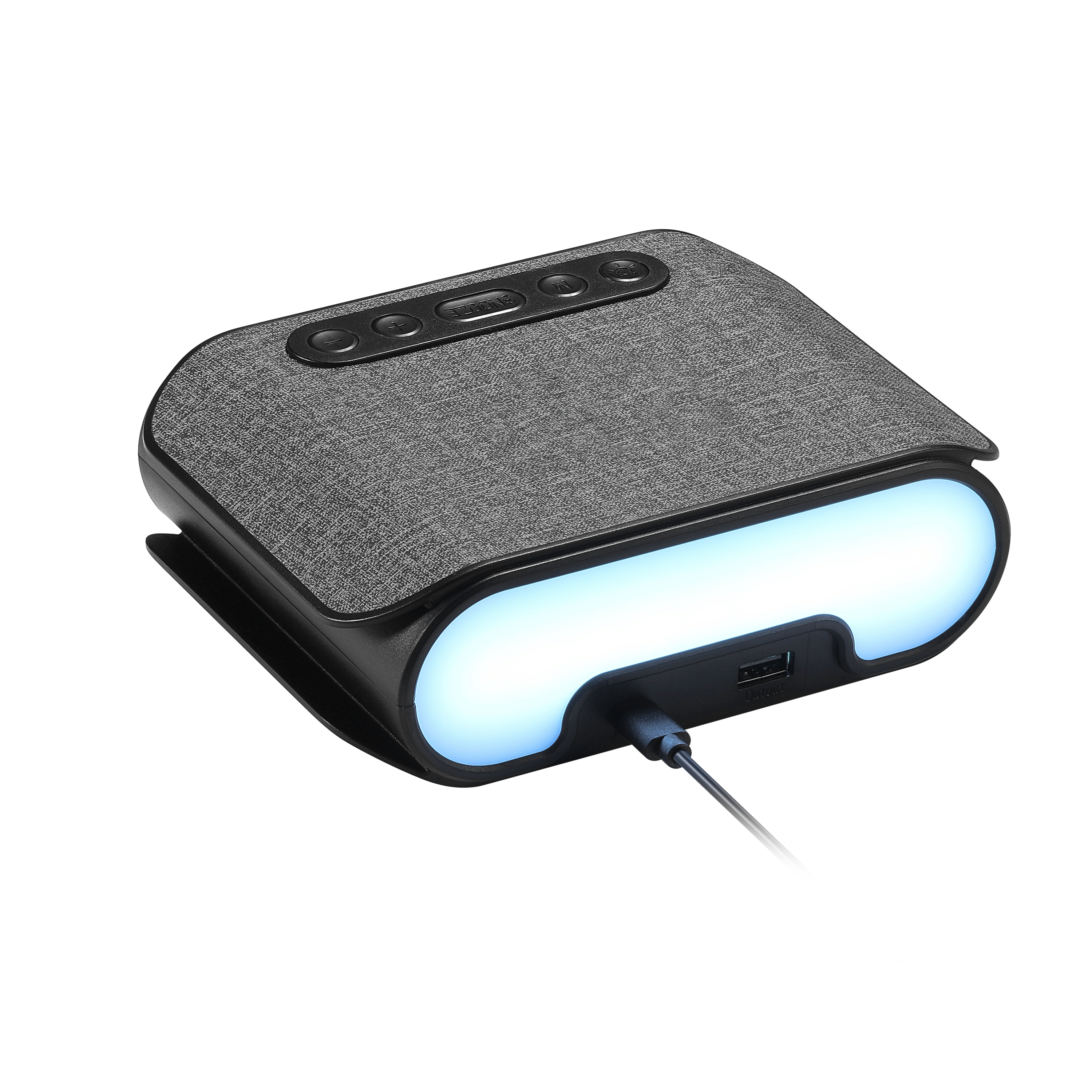 Ein grau-schwarzer Lautsprecher mit blauem Leuchten. Knöpfe oben. Ein USB-Kabel ist eingesteckt.