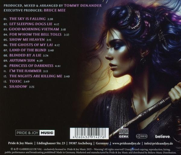 CD-Cover mit Porträt einer Frau, dunkle Haare, hält einen Stab. Songtitel und Credits links.