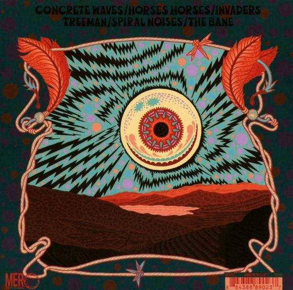Albumcover mit Augendesign, roten Bergen und Text oben.