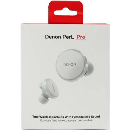 Białe pudełko ze słuchawkami Denon Perl Pro. Czerwony uchwyt na górze. Słuchawki białe, z widocznym logo Denon.