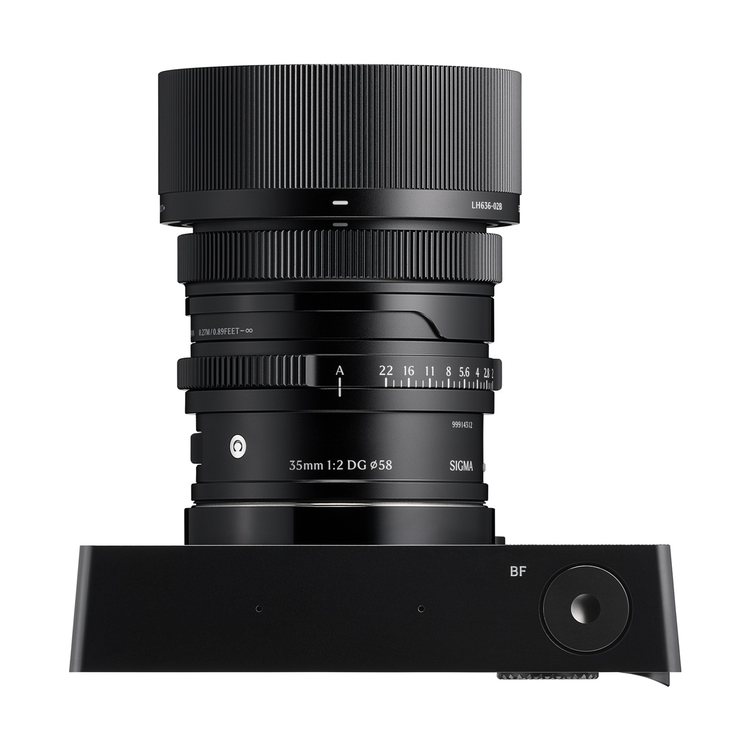 Un obiettivo Sigma 35mm 1:2 DG nero montato su un corpo macchina nero, mostra le impostazioni dell'apertura.