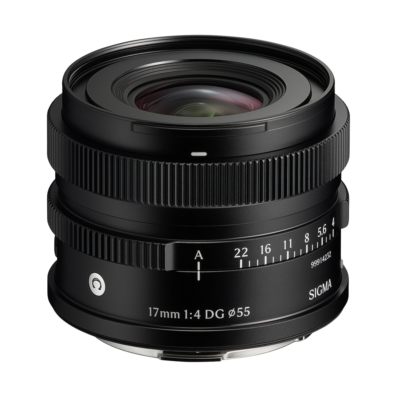 Un obiettivo Sigma 17mm f/4 nero. Ha ghiere di messa a fuoco e apertura, e marcature. L'obiettivo ha un attacco metallico ed elementi della lente.