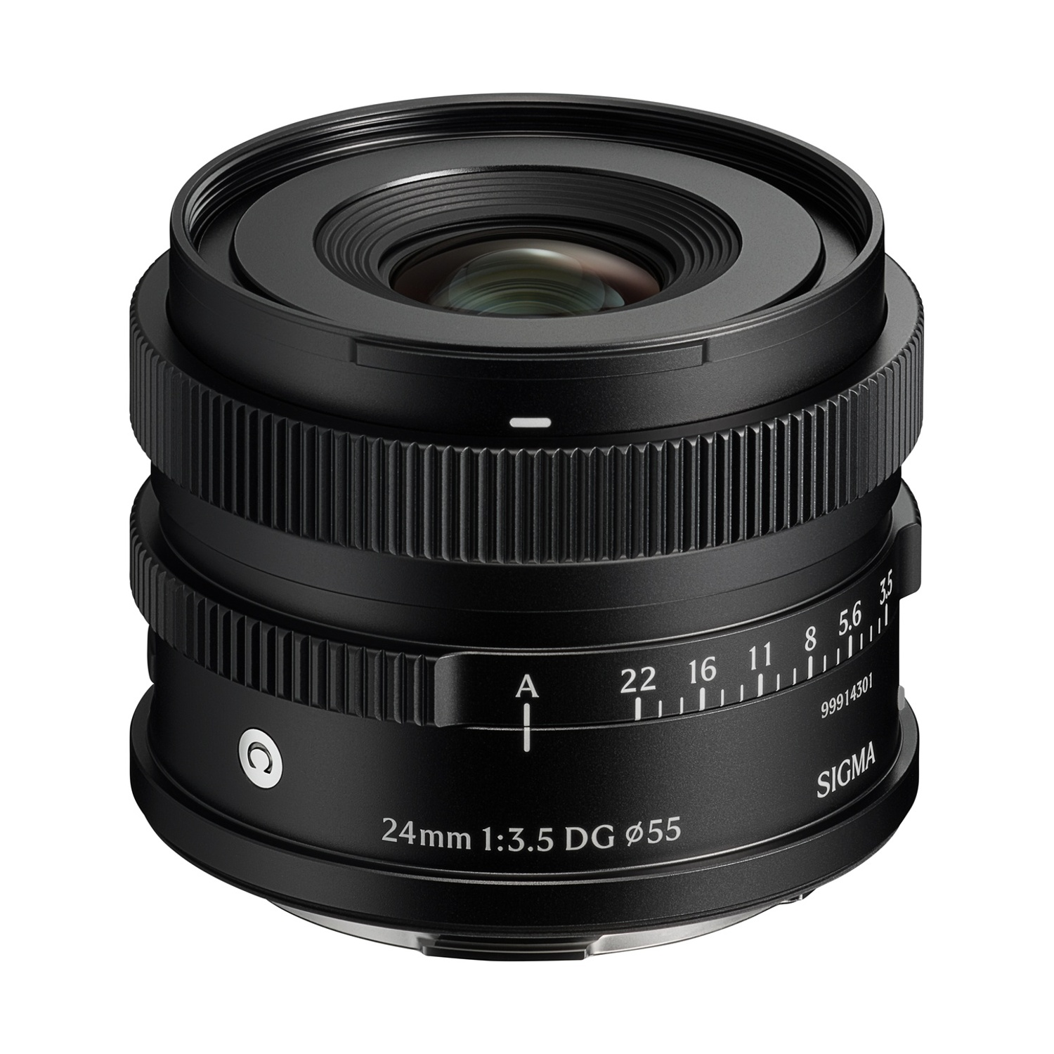 Un obiettivo Sigma 24mm nero su sfondo bianco. Ha indicazioni di messa a fuoco e apertura. L'obiettivo è cilindrico.