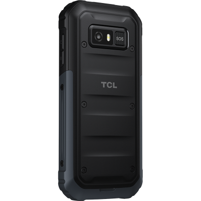 Fekete TCL strapabíró telefon hátulja. Kamera, SOS gomb, TCL logó. Sötétszürke oldalak, fekete háttér.