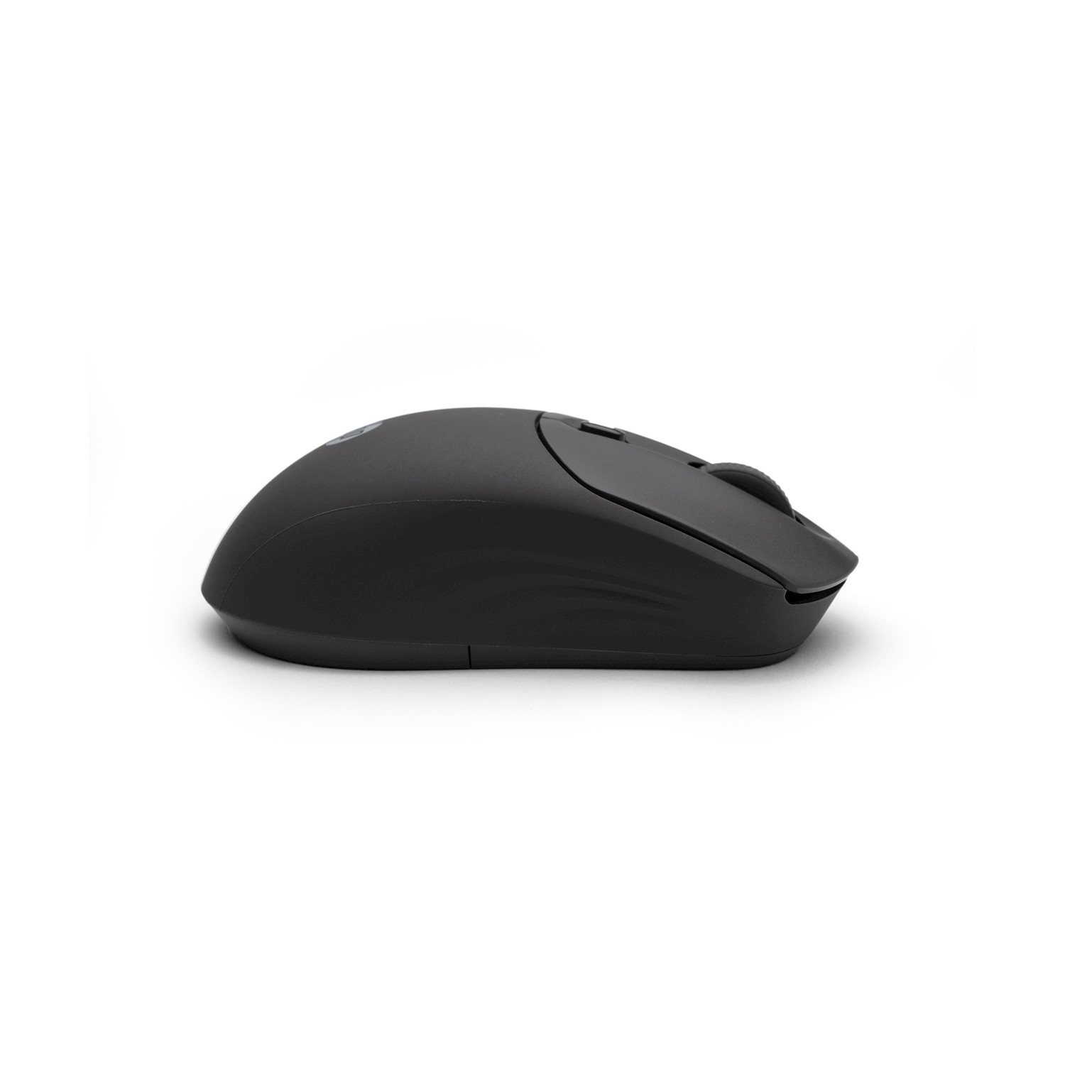 Un mouse nero per computer su sfondo bianco. È un mouse wireless con rotella di scorrimento e due pulsanti.