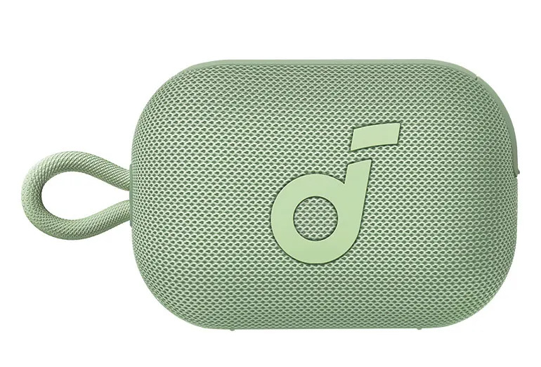 Zielony głośnik Anker z pętlą po lewej stronie. Logo Anker znajduje się na środku. Ma strukturę podobną do siatki.