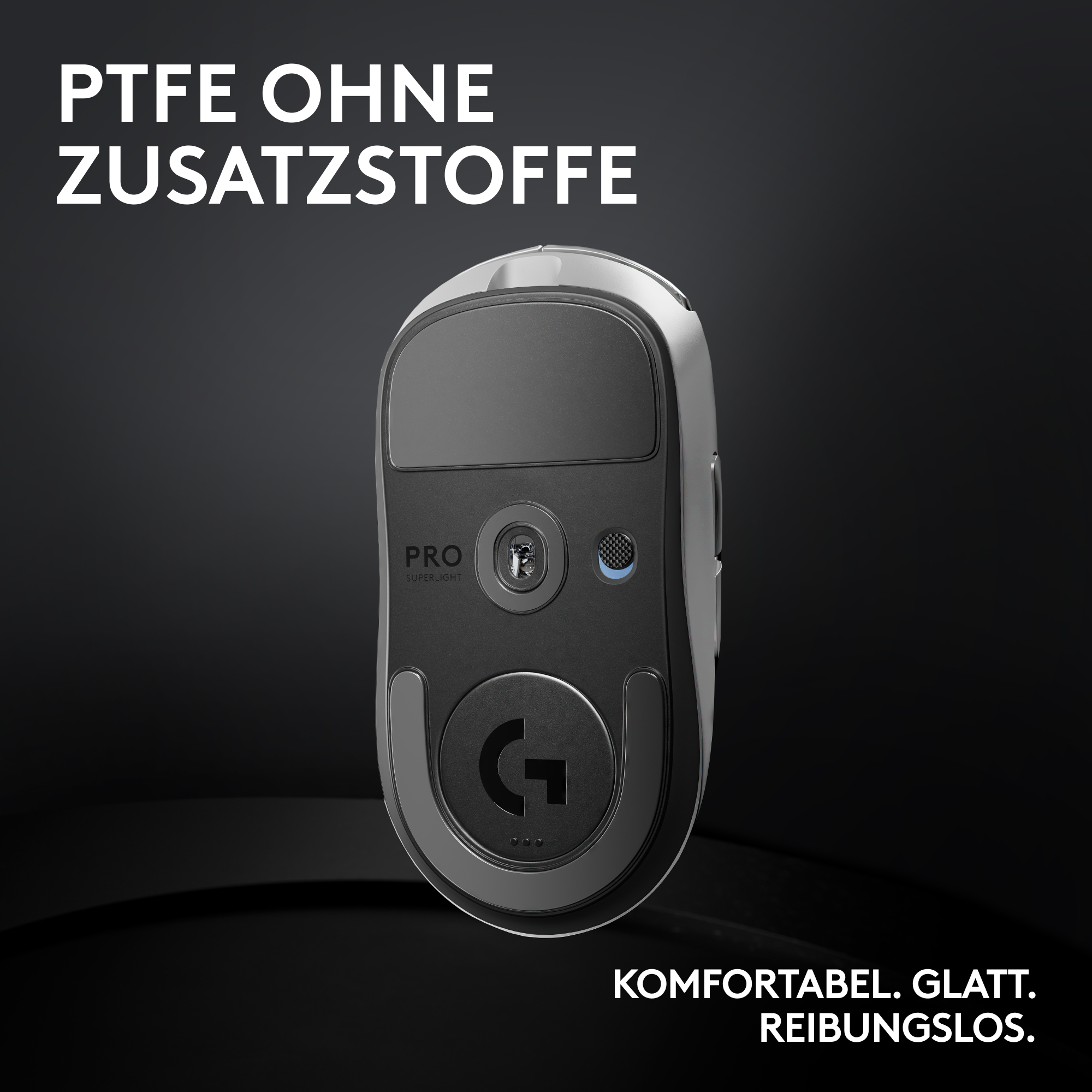 Unteransicht einer schwarz-grauen Logitech Pro Superlight Maus. Text: 'PTFE ohne Zusatzstoffe' und 'Komfortabel. Glatt. Reibungslos.'