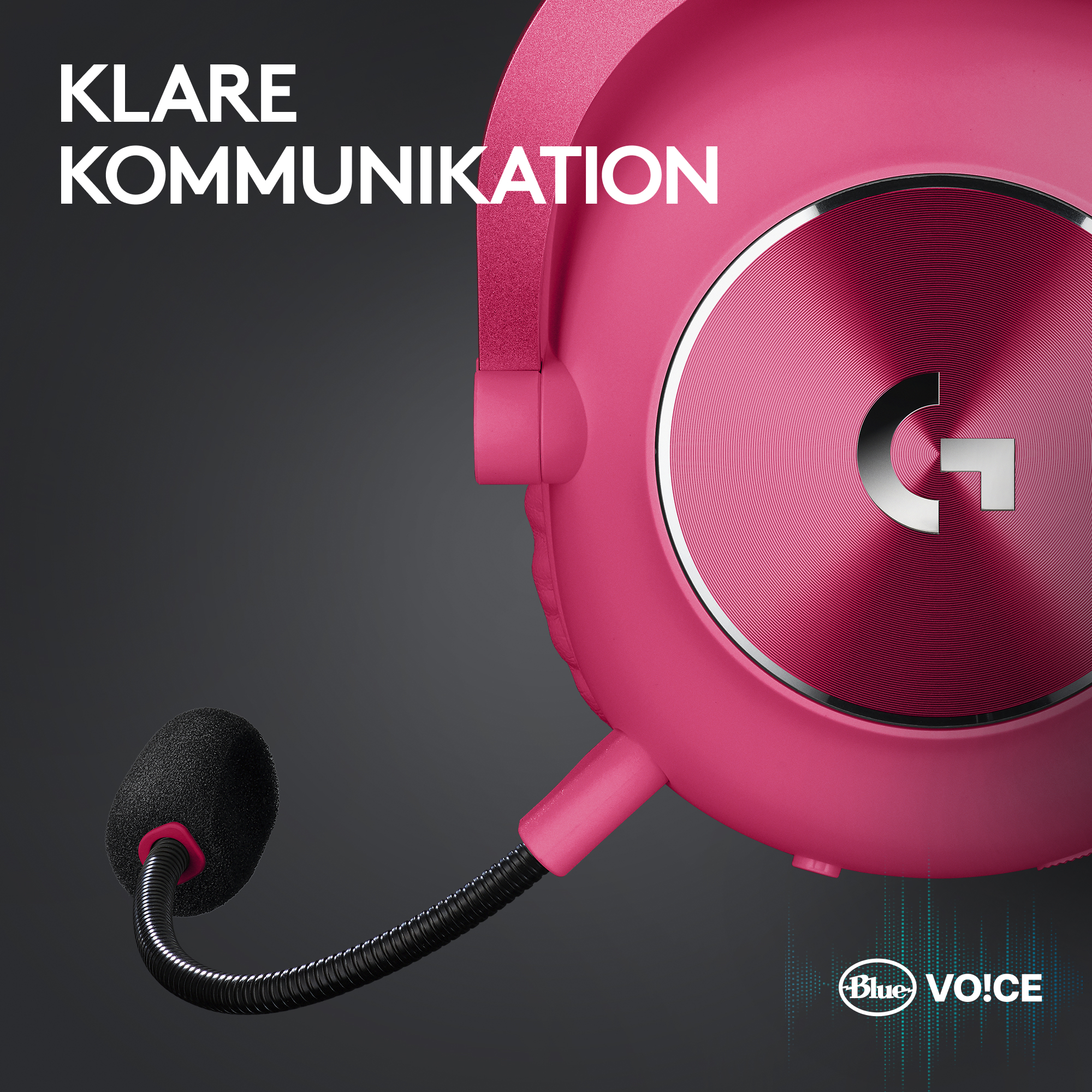 Pinkes Headset mit Mikrofon. Oben steht "KLARE KOMMUNIKATION". Unten ist das Logo "Blue VO!CE".