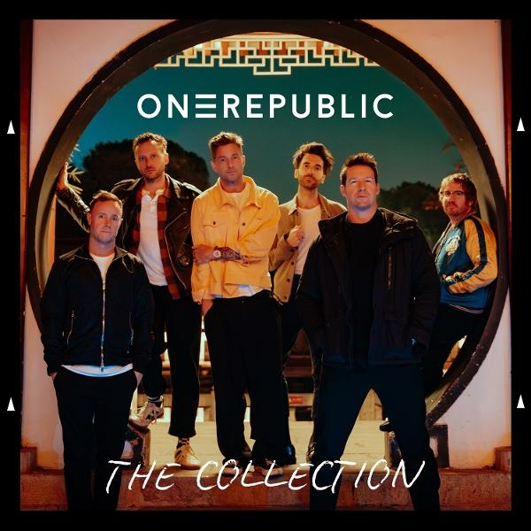 Die Band OneRepublic posiert. Sie stehen in einem Torbogen mit den Worten 'THE COLLECTION' unten. Der Hintergrund ist dunkelblau.