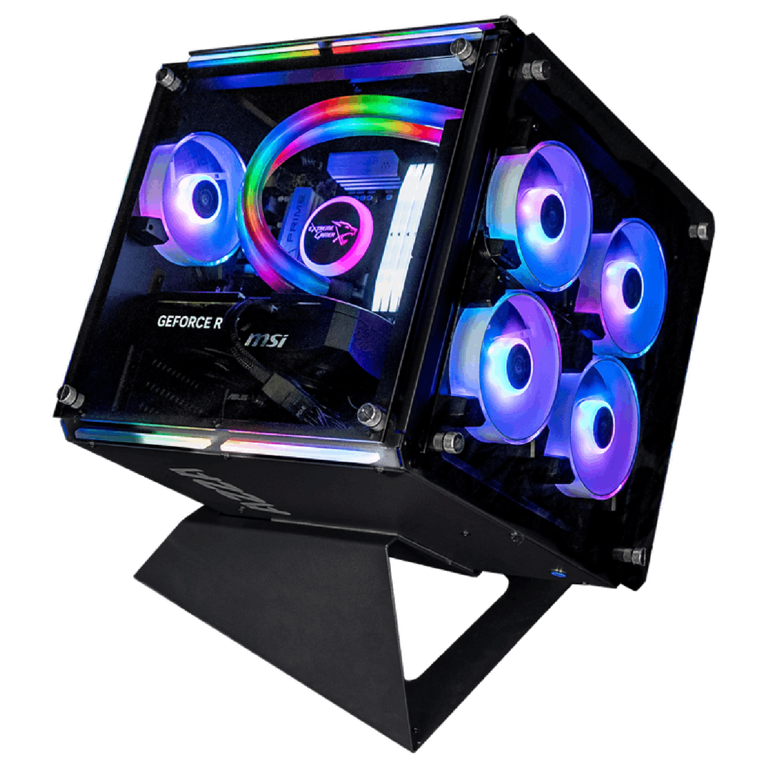 Un boîtier d'ordinateur noir avec des côtés transparents, éclairé par des lumières colorées. Des ventilateurs et des composants sont visibles à l'intérieur. Il repose sur un support noir.