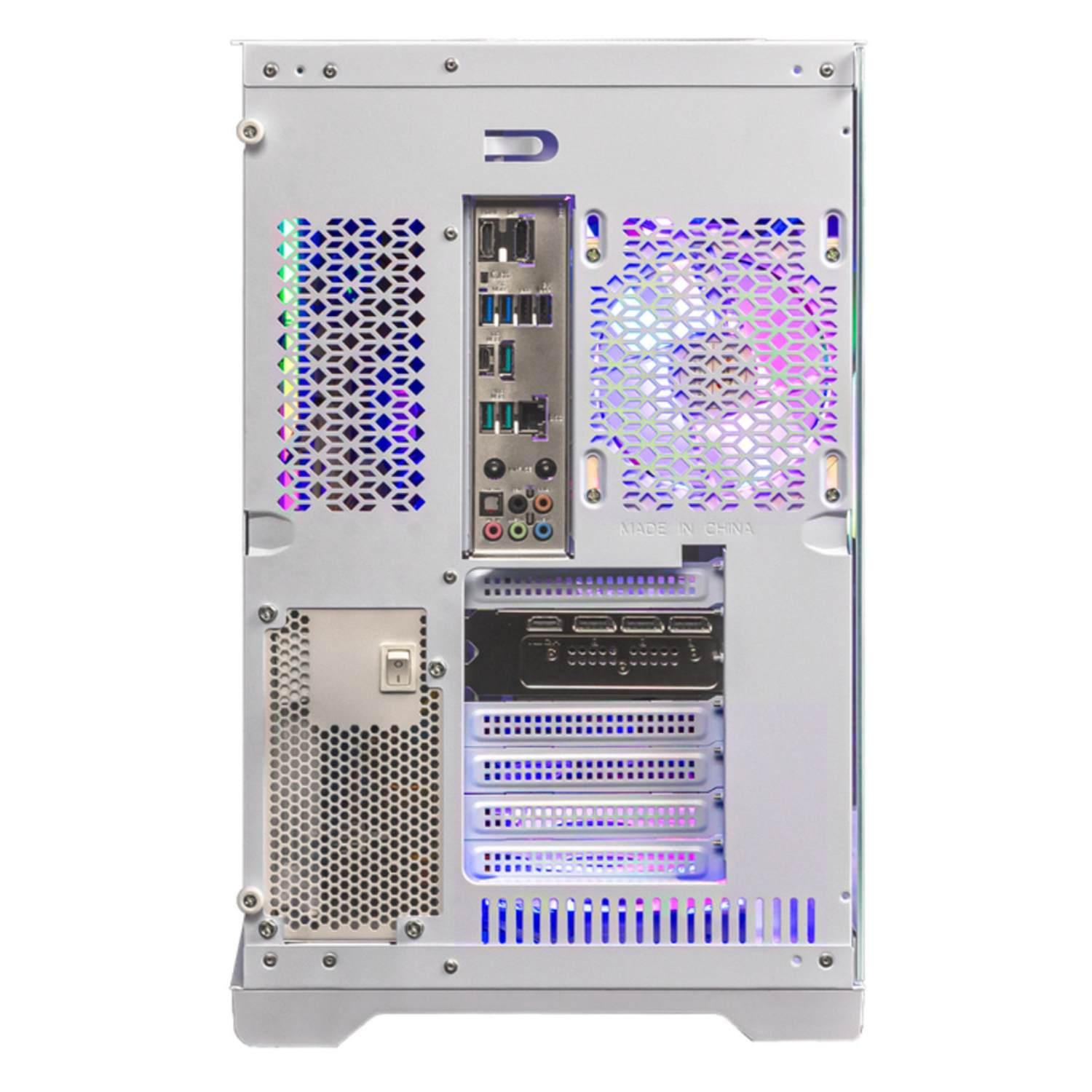 Achterkant van een computerkast. Het heeft openingen voor poorten, ventilatie en een aan/uit-schakelaar. Het is zilverkleurig met kleurrijke LED-verlichting.