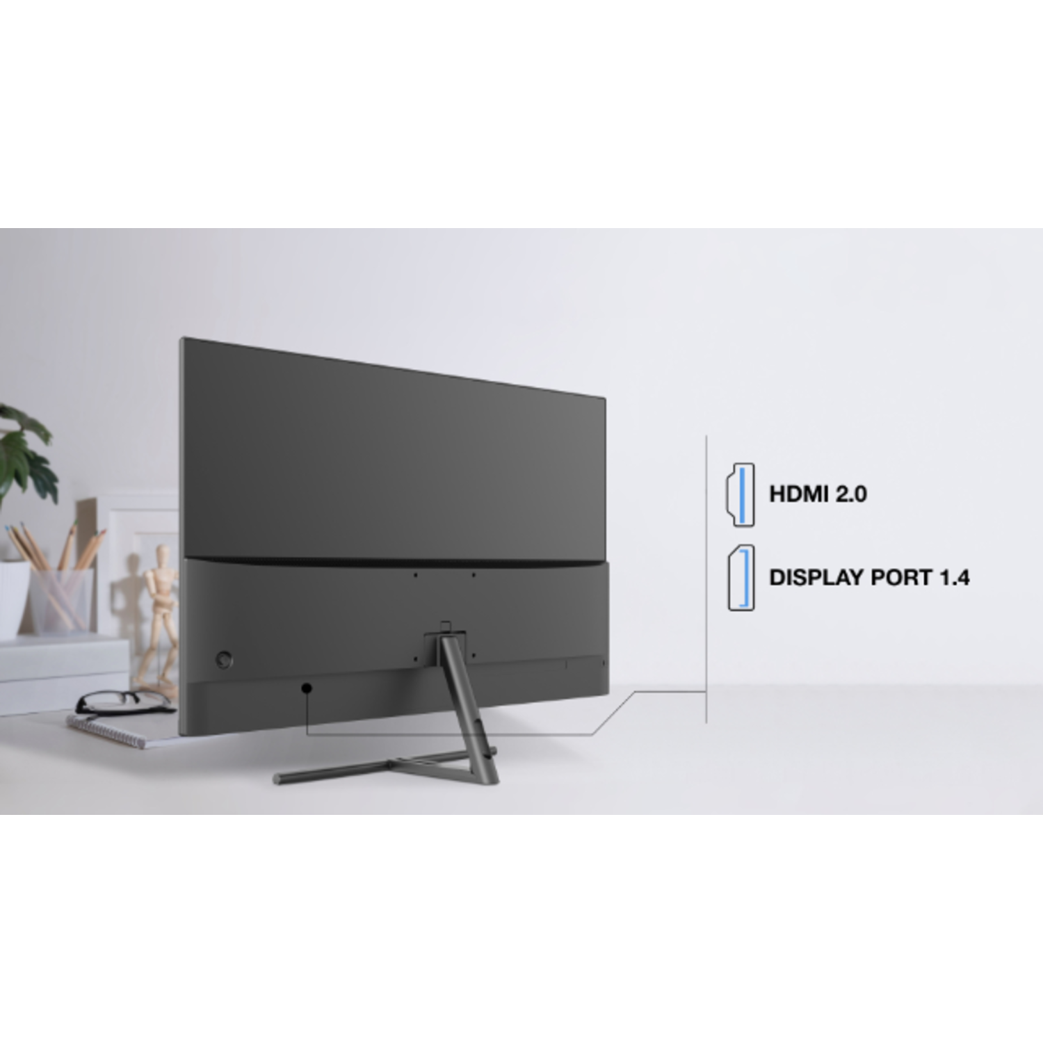 A dark monitor sits on a white desk, with HDMI 2.0 and DisplayPort 1.4 information. A notebook, pencils, and a wooden figure are in the background.