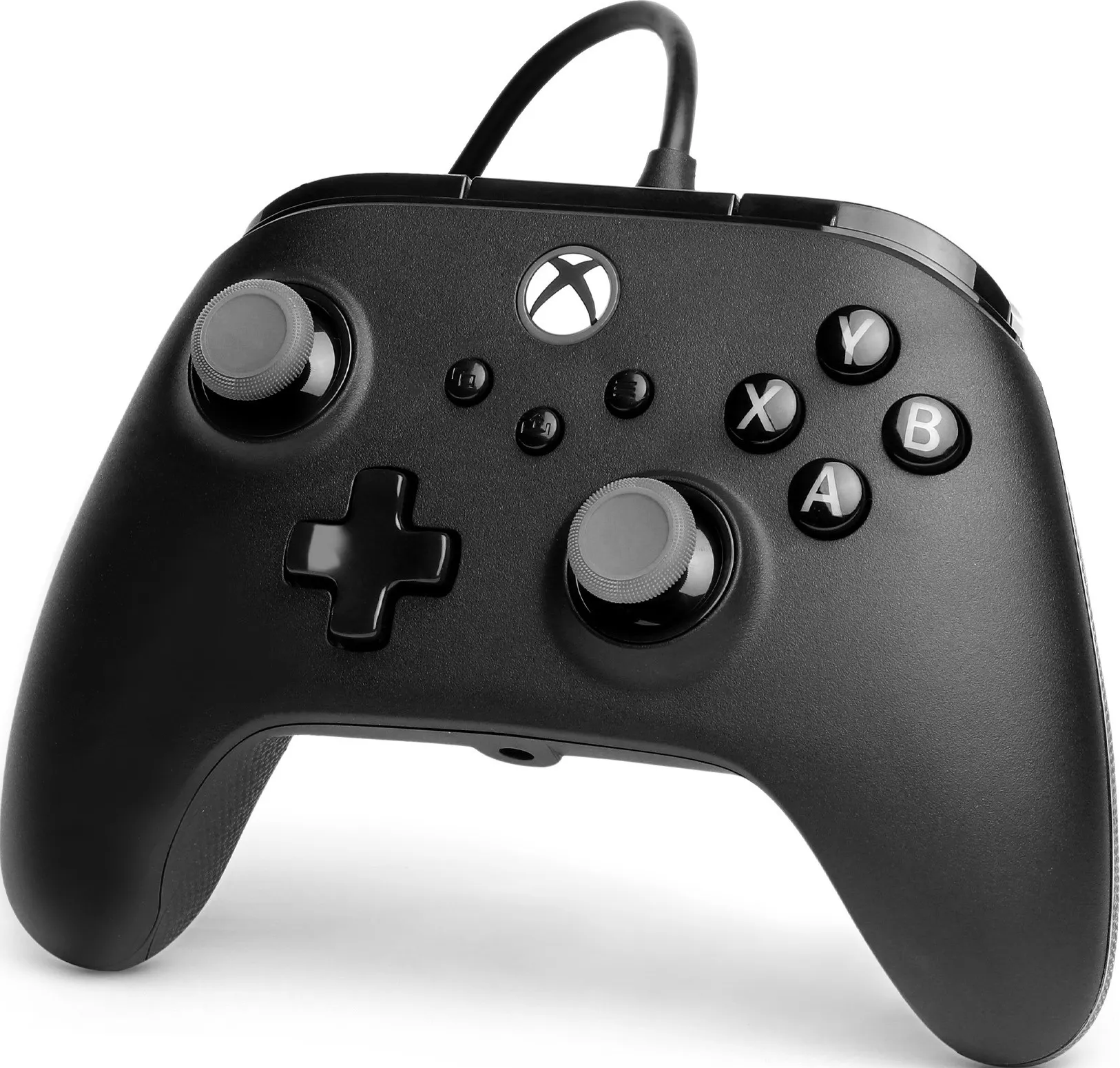 Schwarzer Xbox-Controller mit Knöpfen und Joysticks. Ein Kabel ragt von oben heraus.