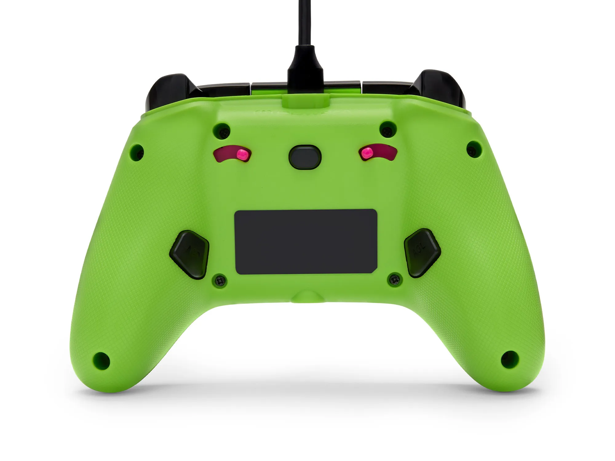 Ein grüner Gamecontroller wird von hinten gezeigt. Er hat schwarze Knöpfe und ein schwarzes Kabel. Der Hintergrund ist weiß.