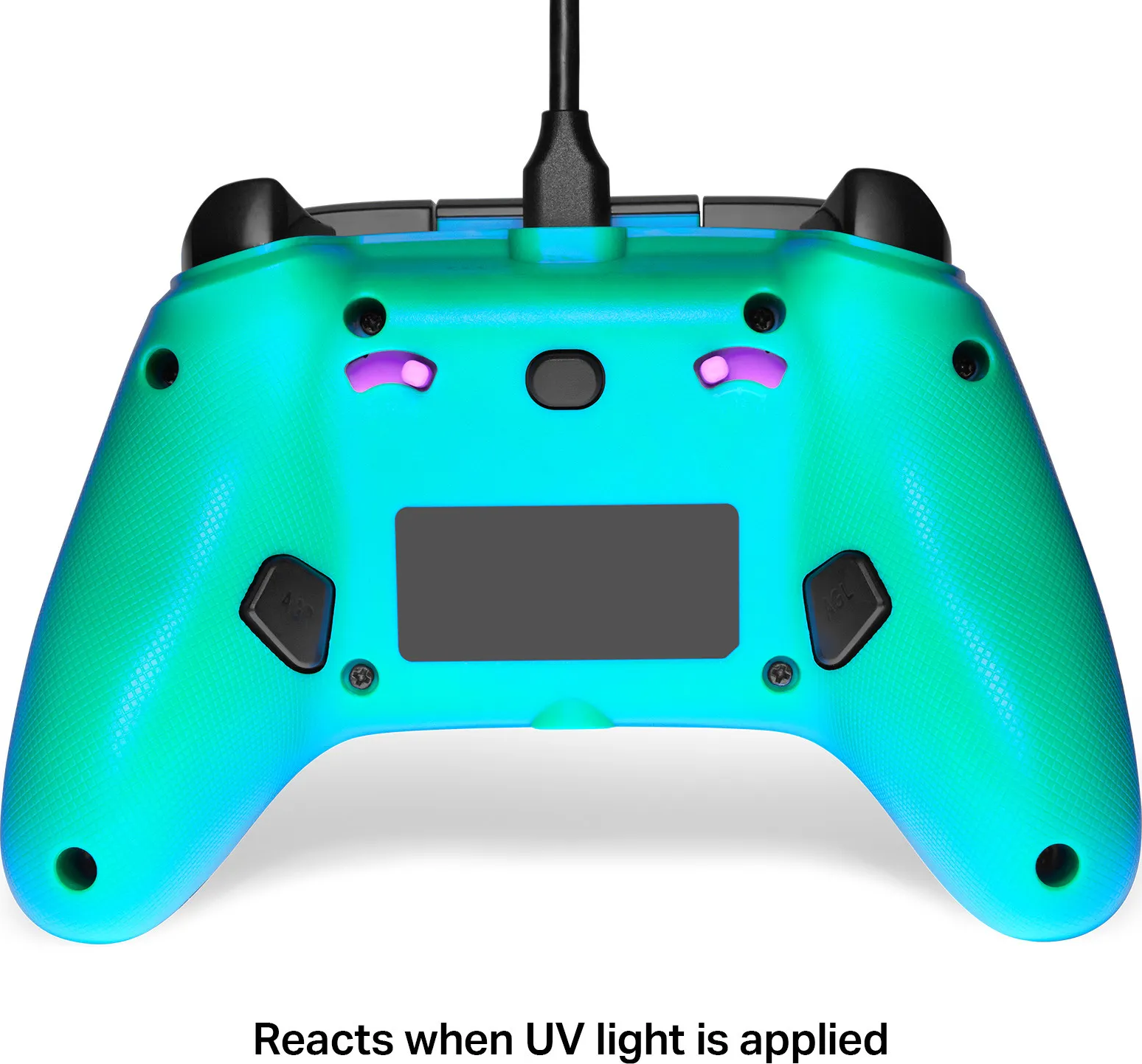 Ein türkis-schwarzer Gaming-Controller mit USB-Kabel. Er hat Knöpfe und einen zentralen schwarzen Bereich. Reagiert auf UV-Licht.
