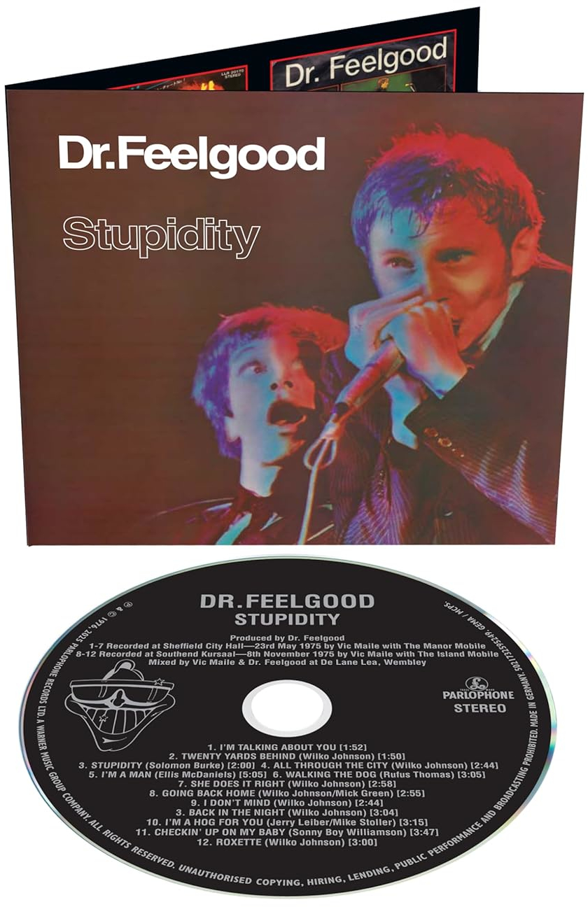 A Dr. Feelgood 'Stupidity' című albumának borítója, a zenekar tagjaival a színpadon és a CD a számlistával.