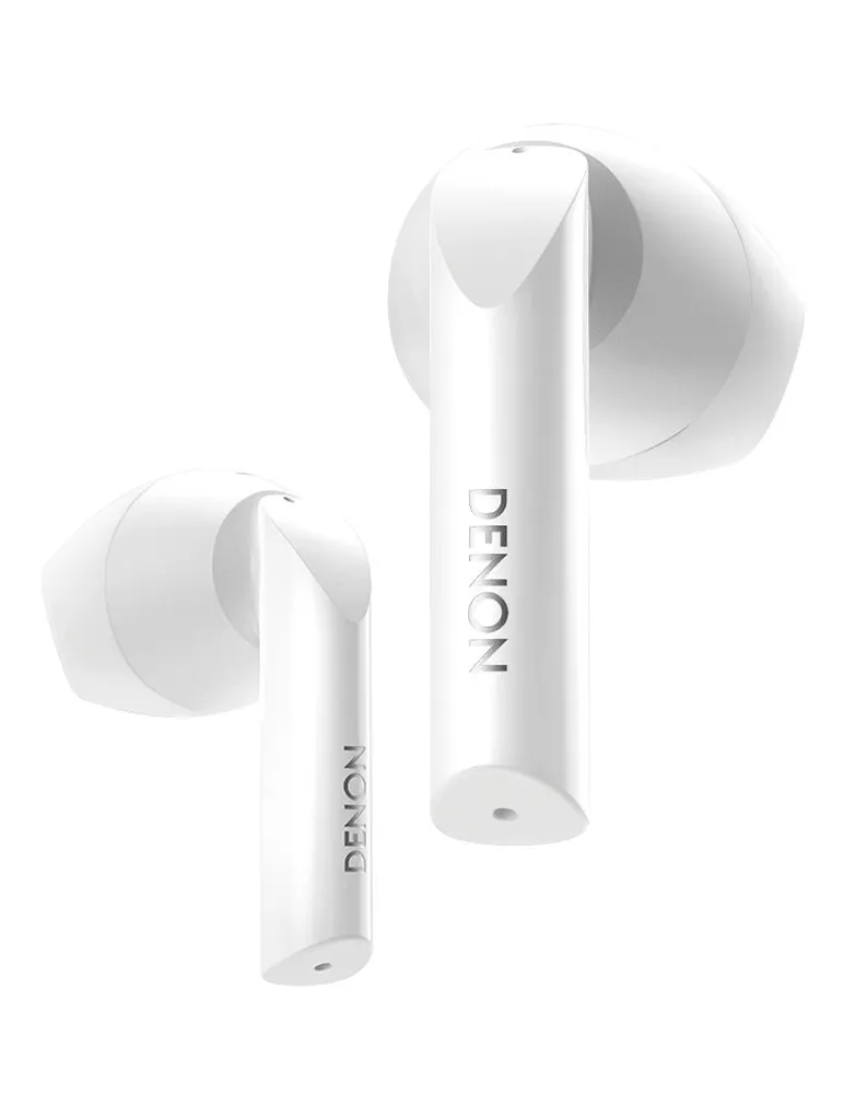 Dwa białe słuchawki douszne Denon. Są bezprzewodowe. Każda słuchawka ma szare logo Denon.