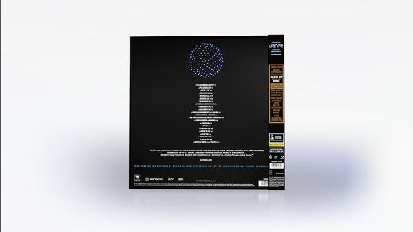 Egy fekete album borítója kék gömbbel és fehér szöveggel. Az album neve és az előadó látható. A borító fehér háttéren van.