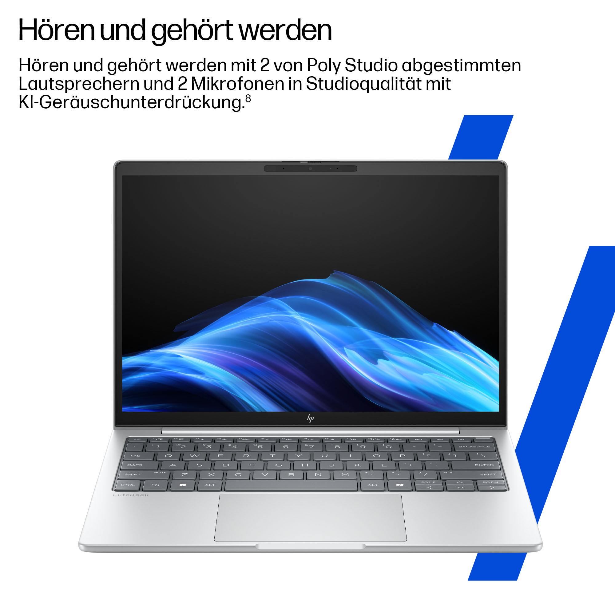 Silberner Laptop auf weißer Oberfläche. Der Bildschirm zeigt blaue und lila abstrakte Kunst. Die Tastatur ist sichtbar.
