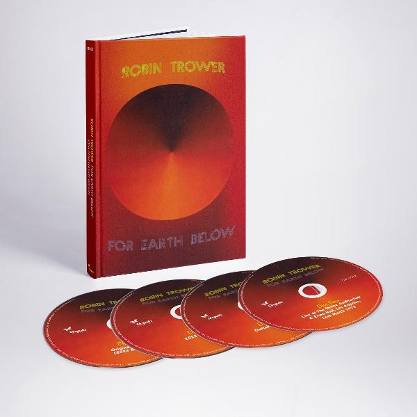 Albumcover und CDs. Roter Einband mit orangefarbenem Kreis, betitelt 'For Earth Below' von Robin Trower. Vier CDs mit Orangeverläufen.