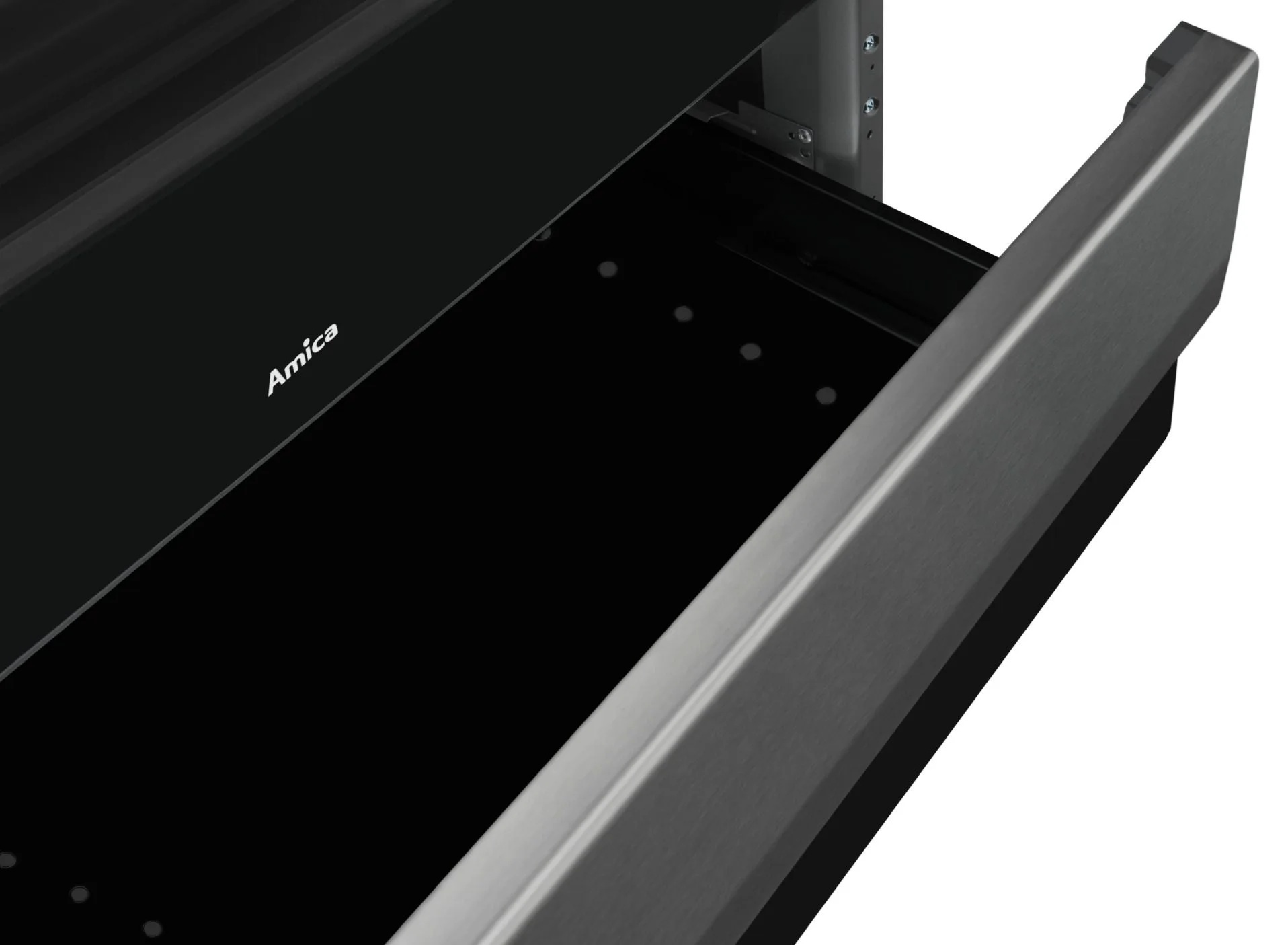 Zbliżenie czarnej szuflady piekarnika, częściowo otwartej. Widoczna marka 'Amica'. Szuflada ma srebrne krawędzie.