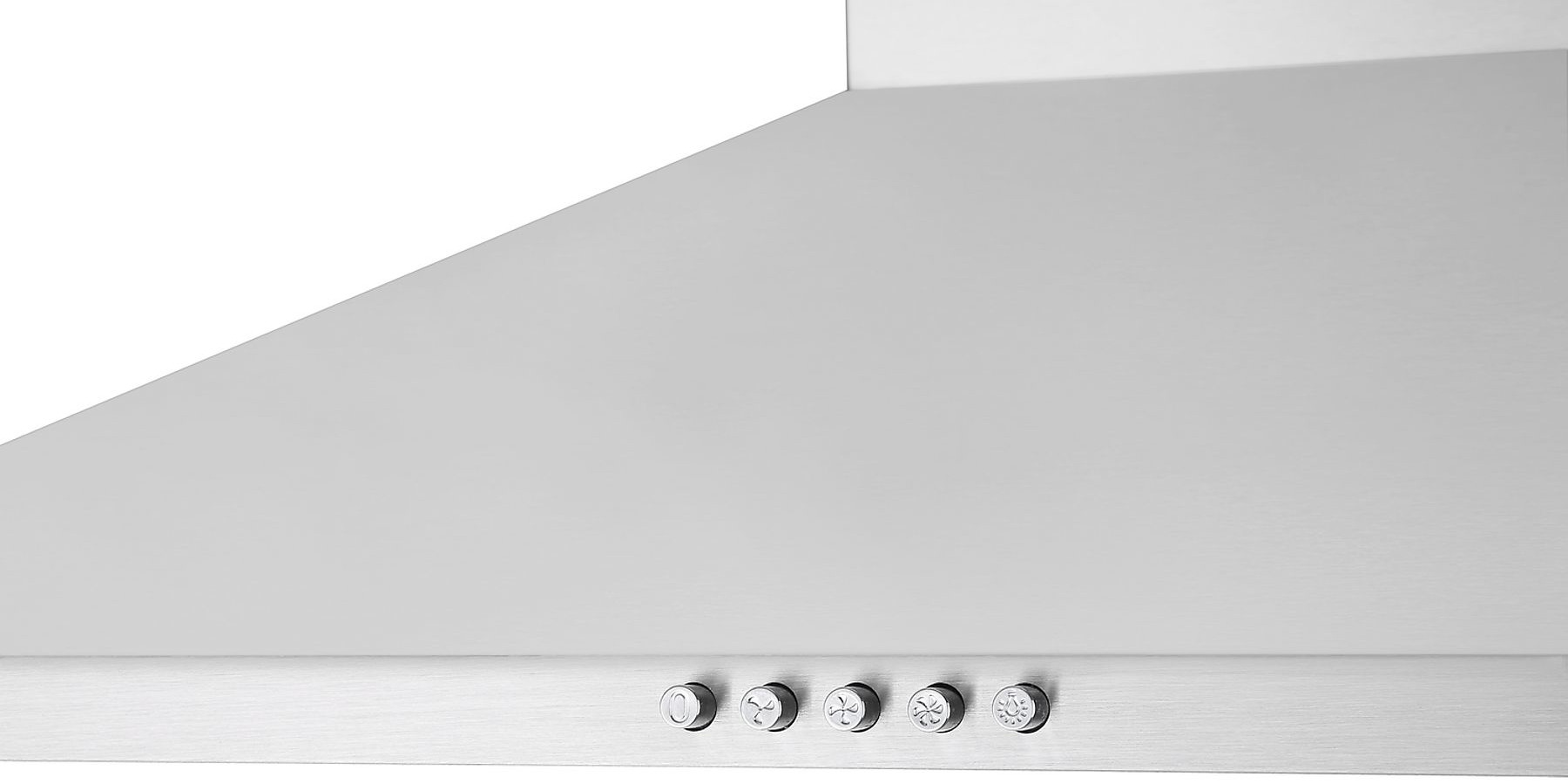 Pokazany jest okap ze stali nierdzewnej. Ma skośny kształt i rząd pięciu pokręteł sterujących na dole. Tło jest białe.