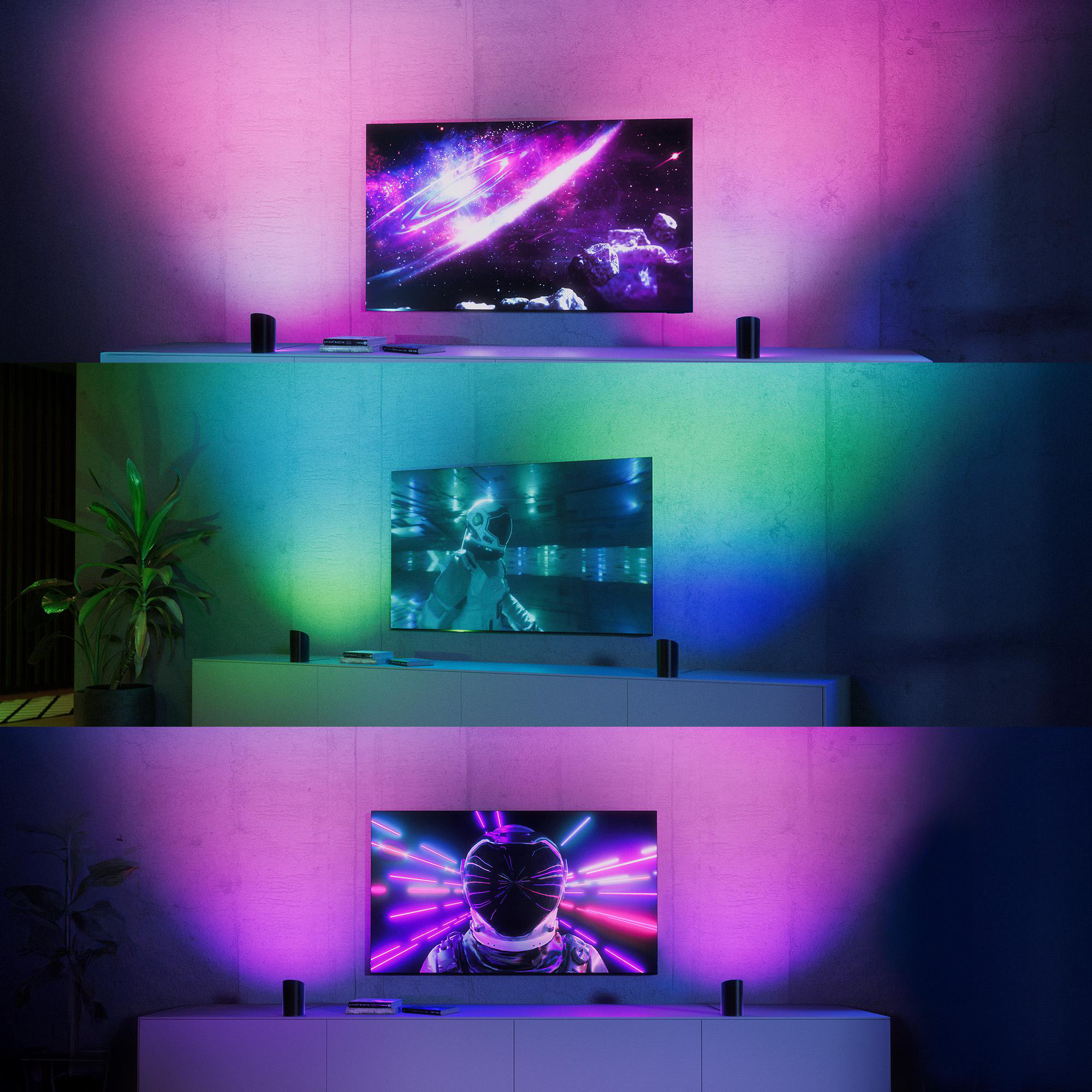 Drei Fernseher zeigen Weltraumszenen. Rosa und lila beleuchten den Raum. Schwarze Lautsprecher stehen auf den Regalen.
