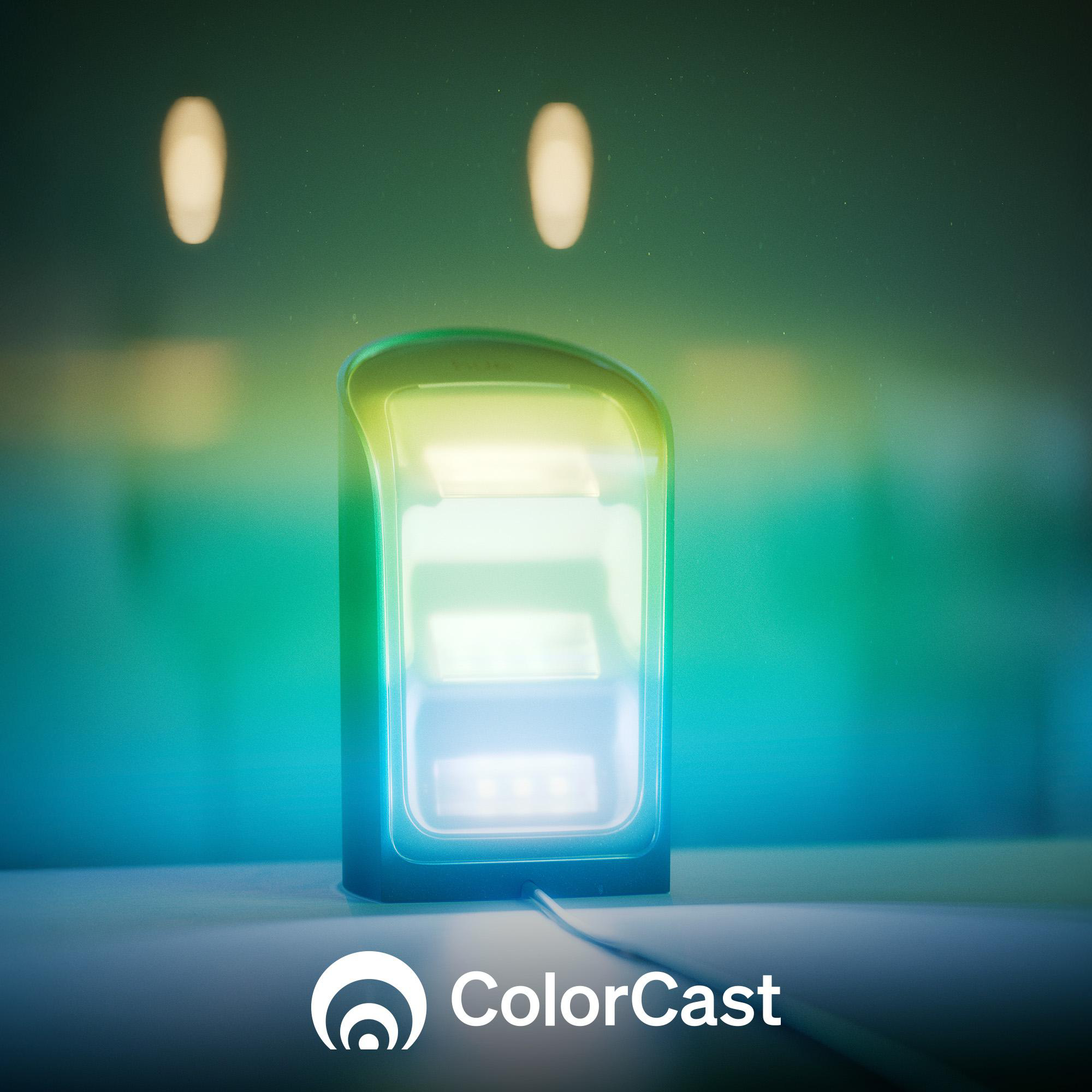 Ein leuchtendes ColorCast-Gerät auf einem Tisch, mit Farbverlauf und dem Markenlogo darunter.