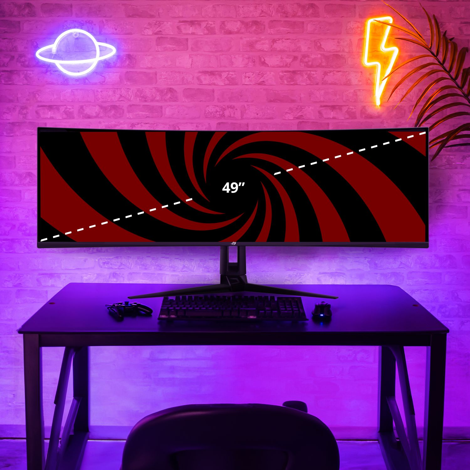 Een gaming-opstelling met een 49-inch monitor met een rode en zwarte spiraal. Neon planeet- en bliksemdecor op een bakstenen muur.