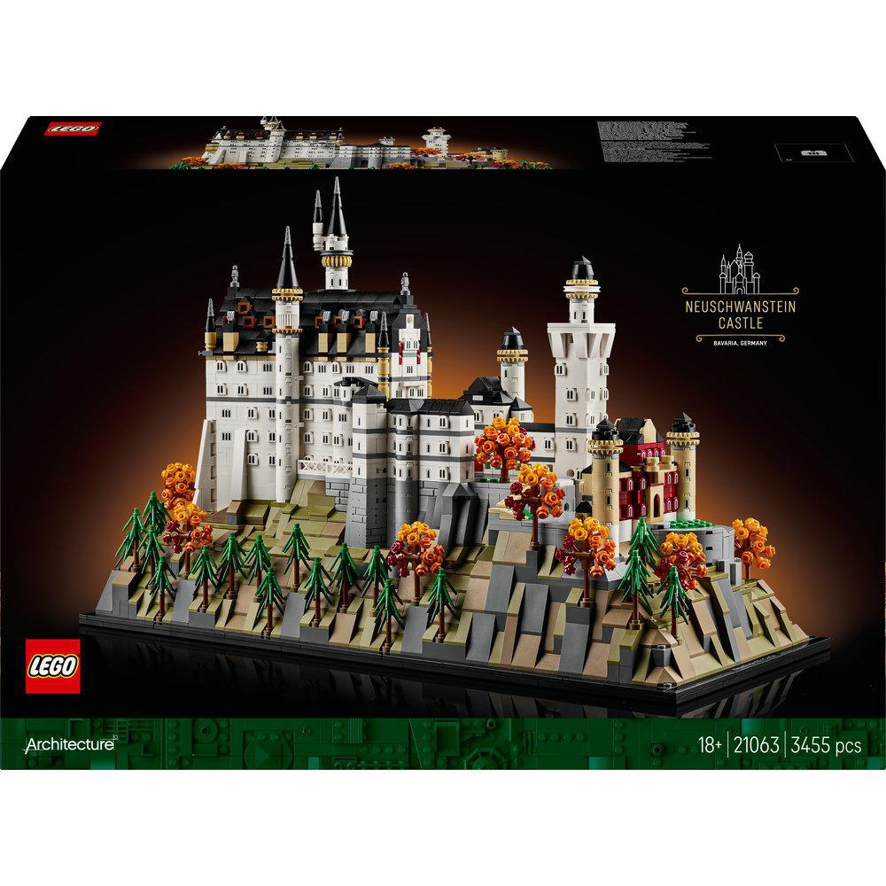 LEGO-Set Neuschwanstein Castle. Das Modellschloss steht auf einer Basis mit Bäumen und Laub. Die Box ist schwarz mit LEGO-Branding.