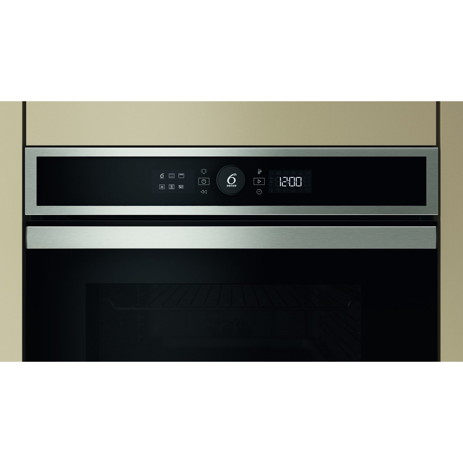 Un forno con pannello di controllo nero che mostra l'ora e le impostazioni. Il forno è inserito in un mobile da cucina beige.