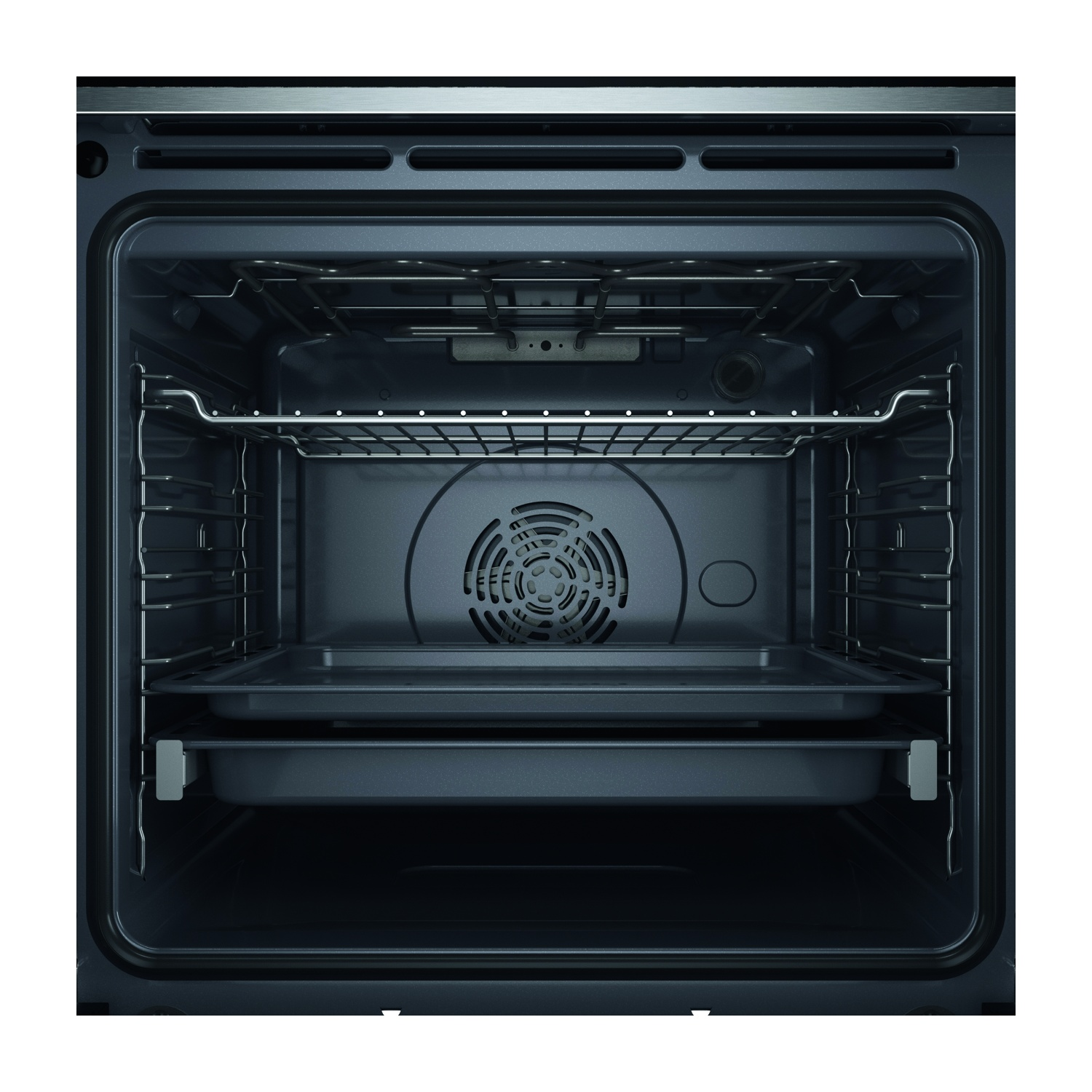 Interno di un forno. Sono visibili due vassoi, uno in basso e uno sulla griglia centrale. Una ventola sul retro.