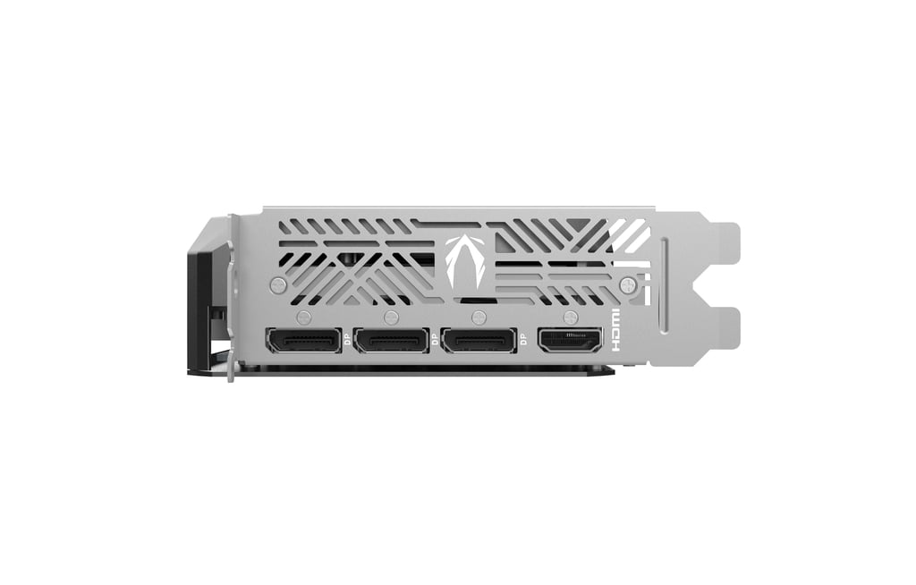 Eine silberne Zotac-Grafikkarte mit mehreren Anschlüssen, darunter HDMI und DP, wird vor weißem Hintergrund gezeigt. Die Karte wird im Profil gezeigt.