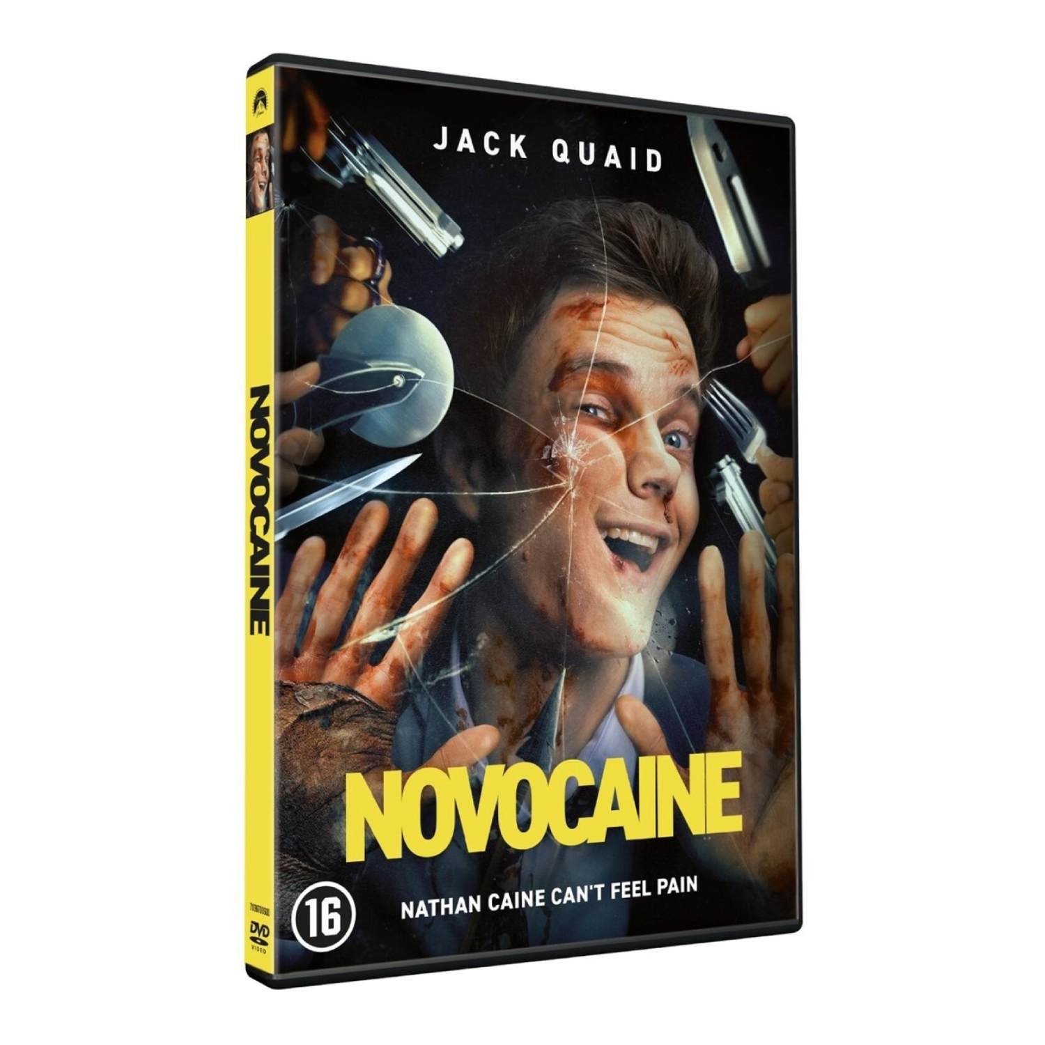 DVD-hoes van 'Novocaine' met Jack Quaid. De afbeelding toont een mannengezicht, omringd door messen en vorken, met een gebarsten glaseffect.