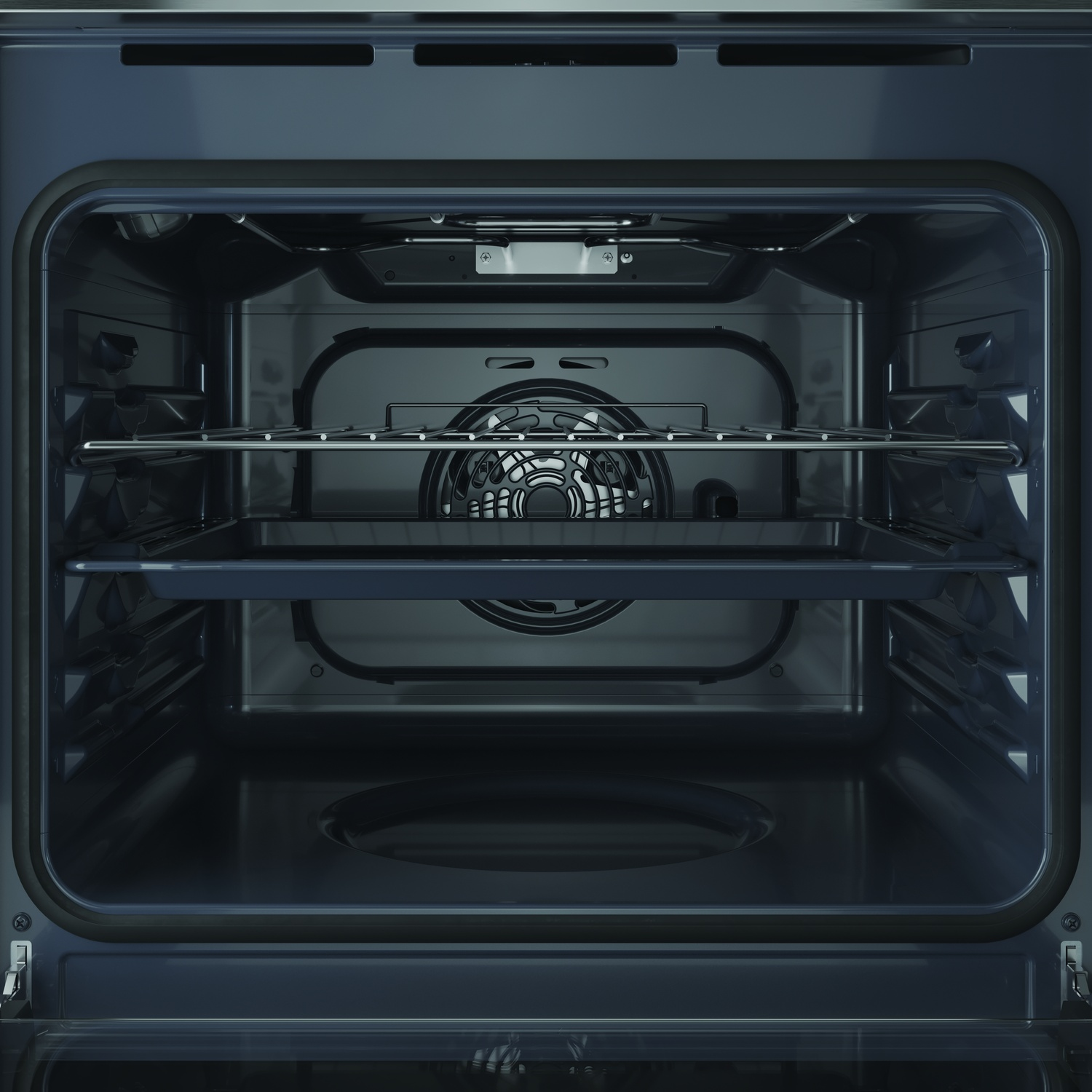 È mostrato l'interno di un forno. Sono visibili due griglie e una teglia. Sul retro sono presenti una ventola e una luce.
