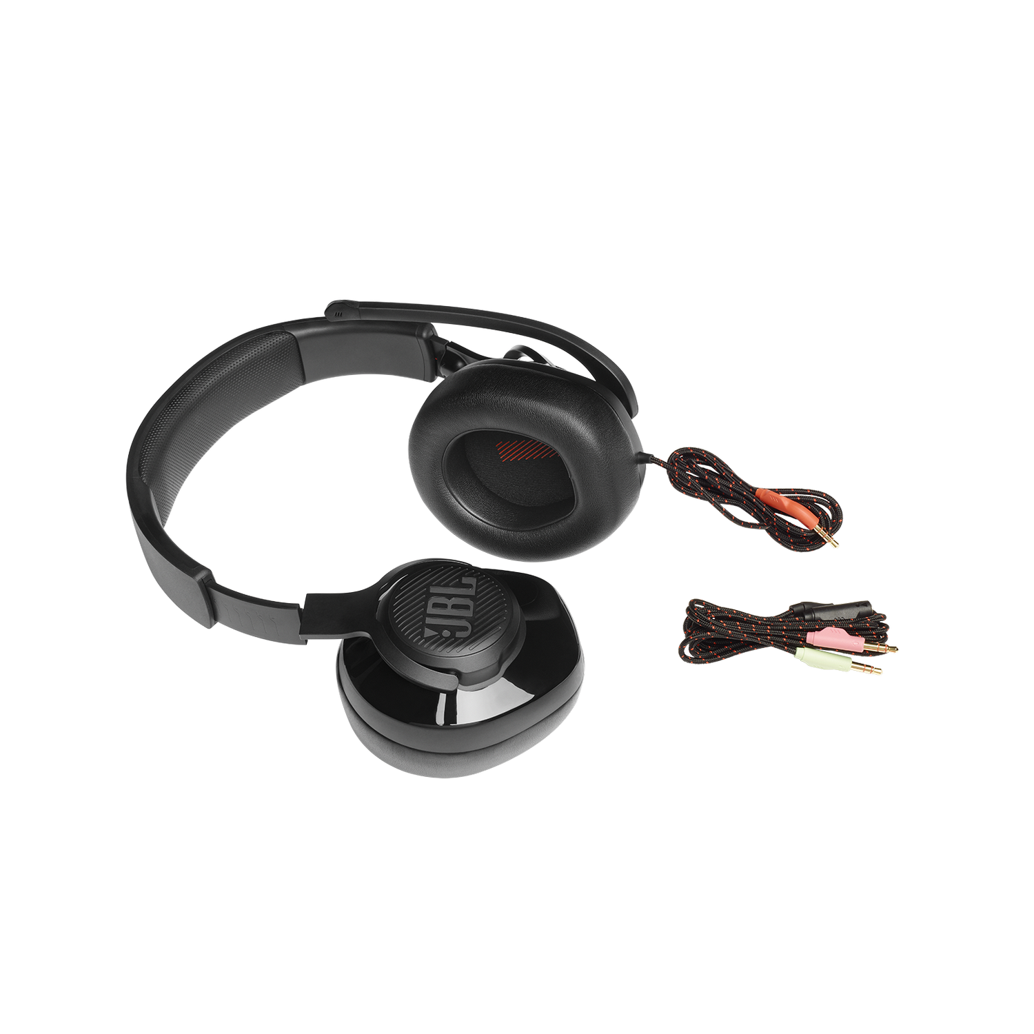 Auriculares JBL negros con detalles en naranja, conectores y fondo gris. Incluye dos cables de audio.