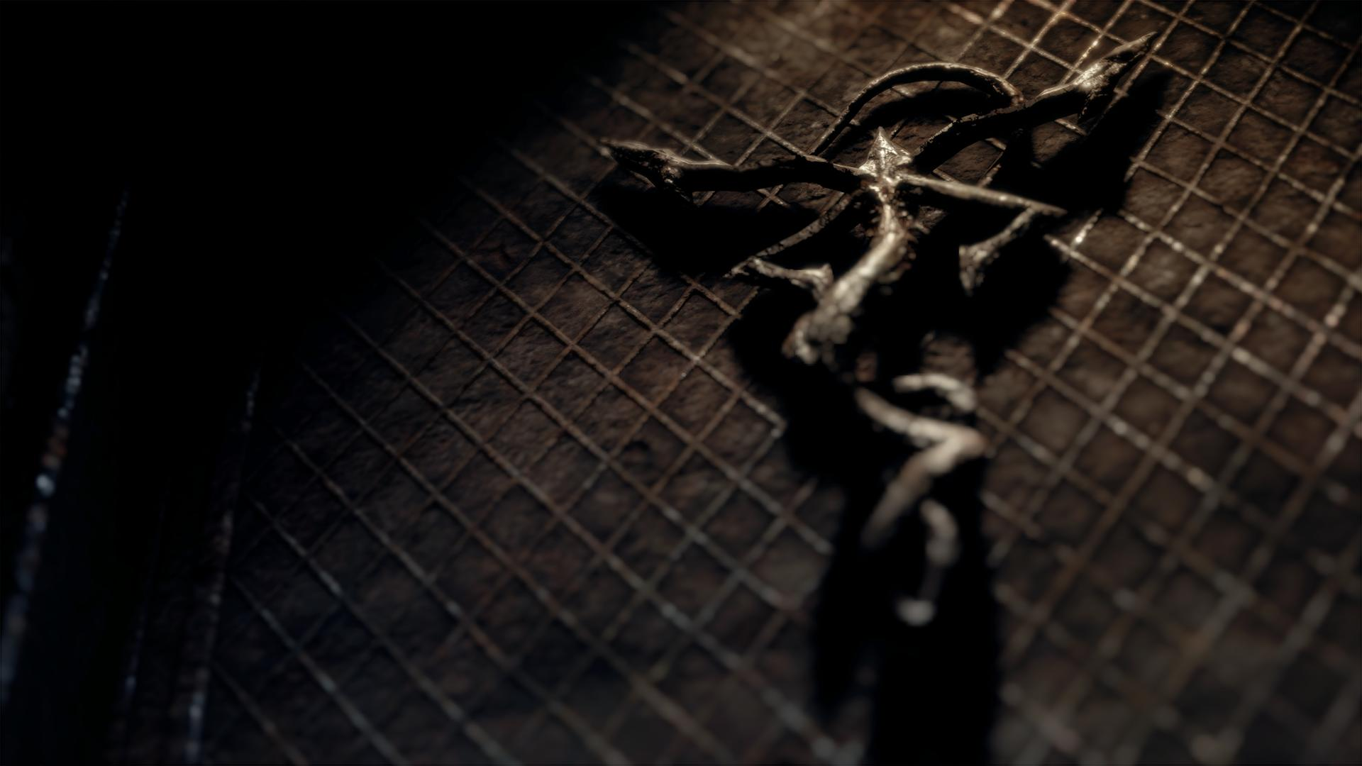Dunkle, strukturierte Oberfläche mit Kreuz. Das Kreuz ist detailliert, sein Schatten wird auf die Oberfläche geworfen. Der Hintergrund ist dunkel.