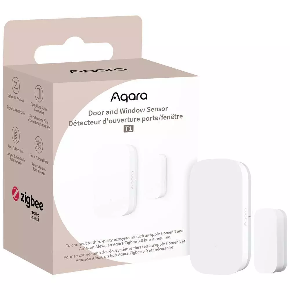 Egy fehér Aqara ajtó- és ablakérzékelő doboz termékadatokkal. Két fehér érzékelő van jobbra. A zigbee logó balra.