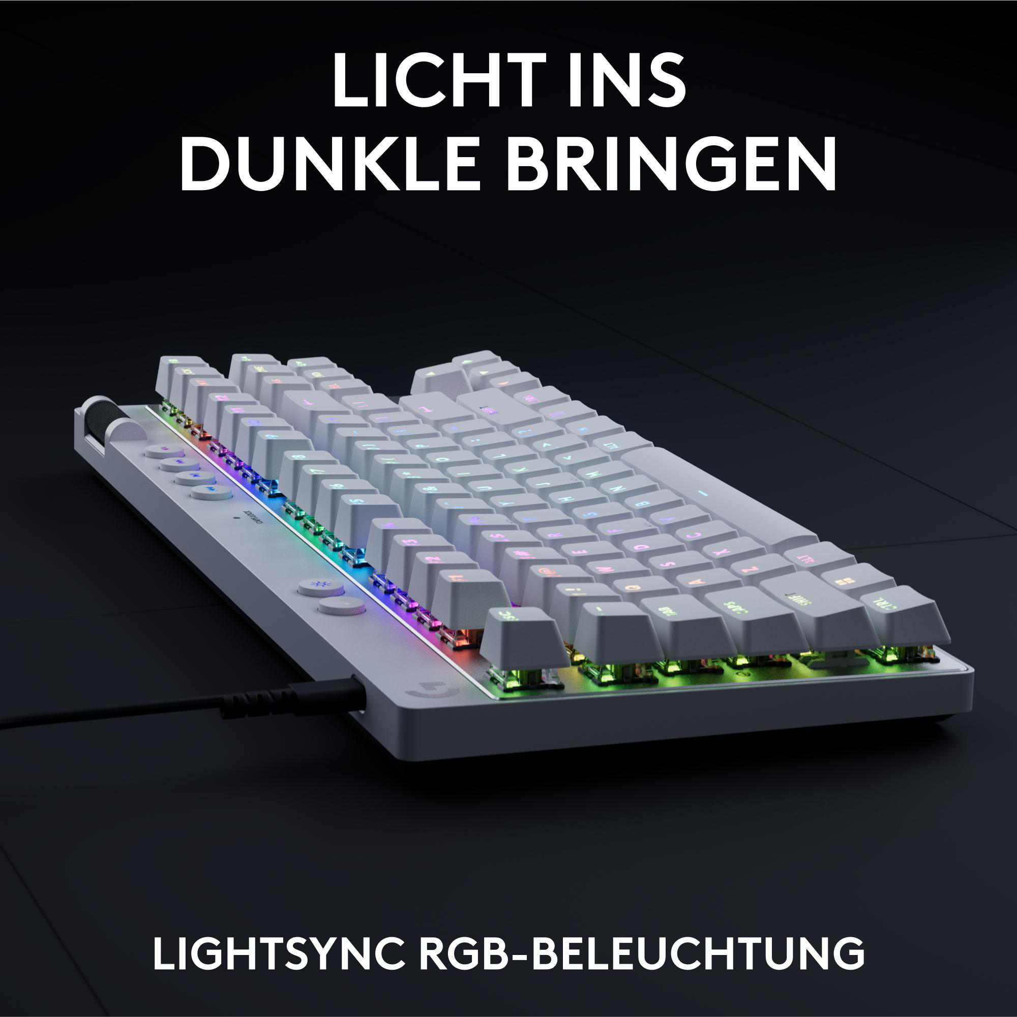 Eine weiße Tastatur mit bunten Lichtern. Die Überschrift lautet 'Licht ins Dunkle bringen'. Der Text darunter lautet 'LIGHTSYNC RGB-Beleuchtung'.