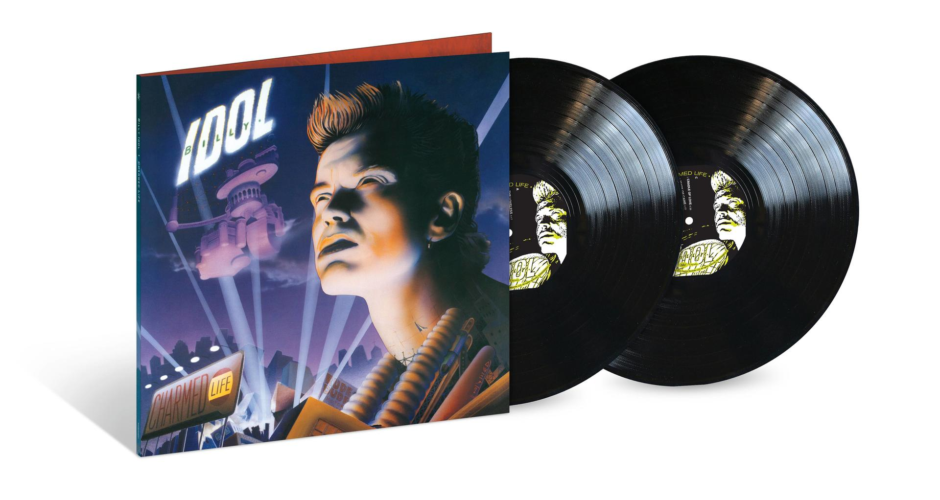Albumcover mit Billy Idol-Porträt, Titel 'Charmed Life' und zwei Schallplatten. Zeigt futuristische Bühne und Rakete.