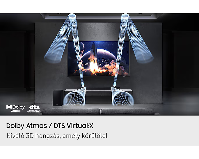 Házimozi beállítás TV-vel, rakétakilövéssel, hanghullámokkal és mélynyomóval. Dolby és DTS logók láthatók.