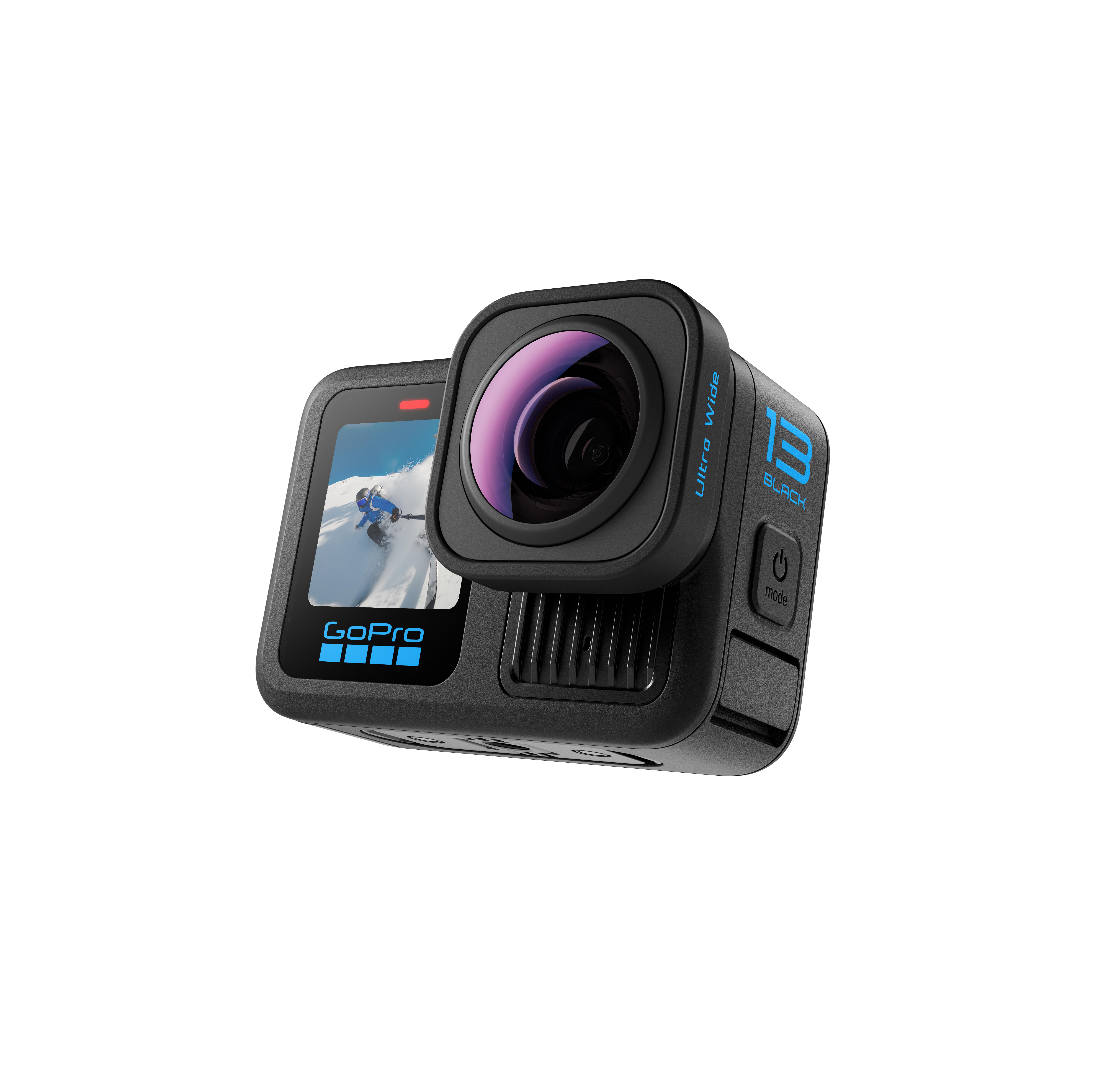 Schwarze GoPro-Kamera mit Weitwinkelobjektiv, Bildschirm mit Skifahrer, Text '13 Black' in Blau.