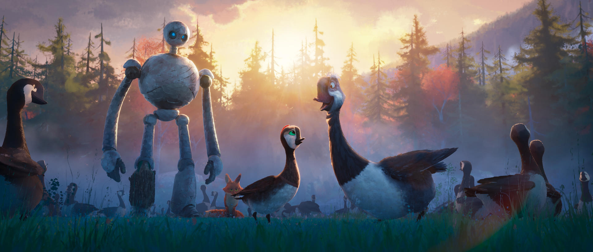Ein Roboter, Gänse und ein Fuchs in einem Wald. Der Roboter steht zwischen den Gänsen. Die Sonne scheint durch die Bäume.