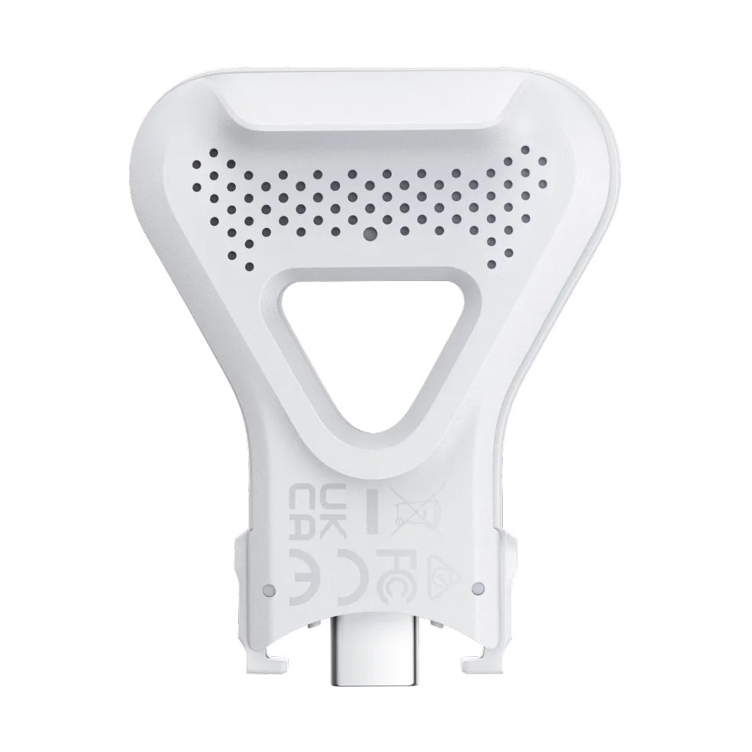 Un dispositivo bianco a forma di Y con una porta USB-C. Ha piccoli fori, un ritaglio triangolare e simboli normativi.