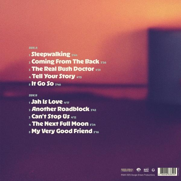 Album-Trackliste mit Liedern von Seite A und Seite B. Texte umfassen 'Sleepwalking', 'Jah Is Love' und 'My Very Good Friend'.