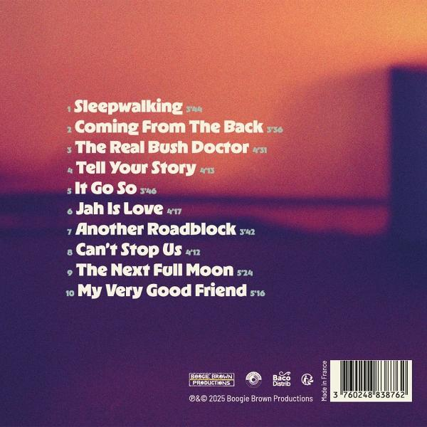 Albumcover mit Titelliste, Titel, Künstler und Dauer. Der Hintergrund hat Farbverläufe: Lila, Orange und Rot. Ein Barcode ist vorhanden.