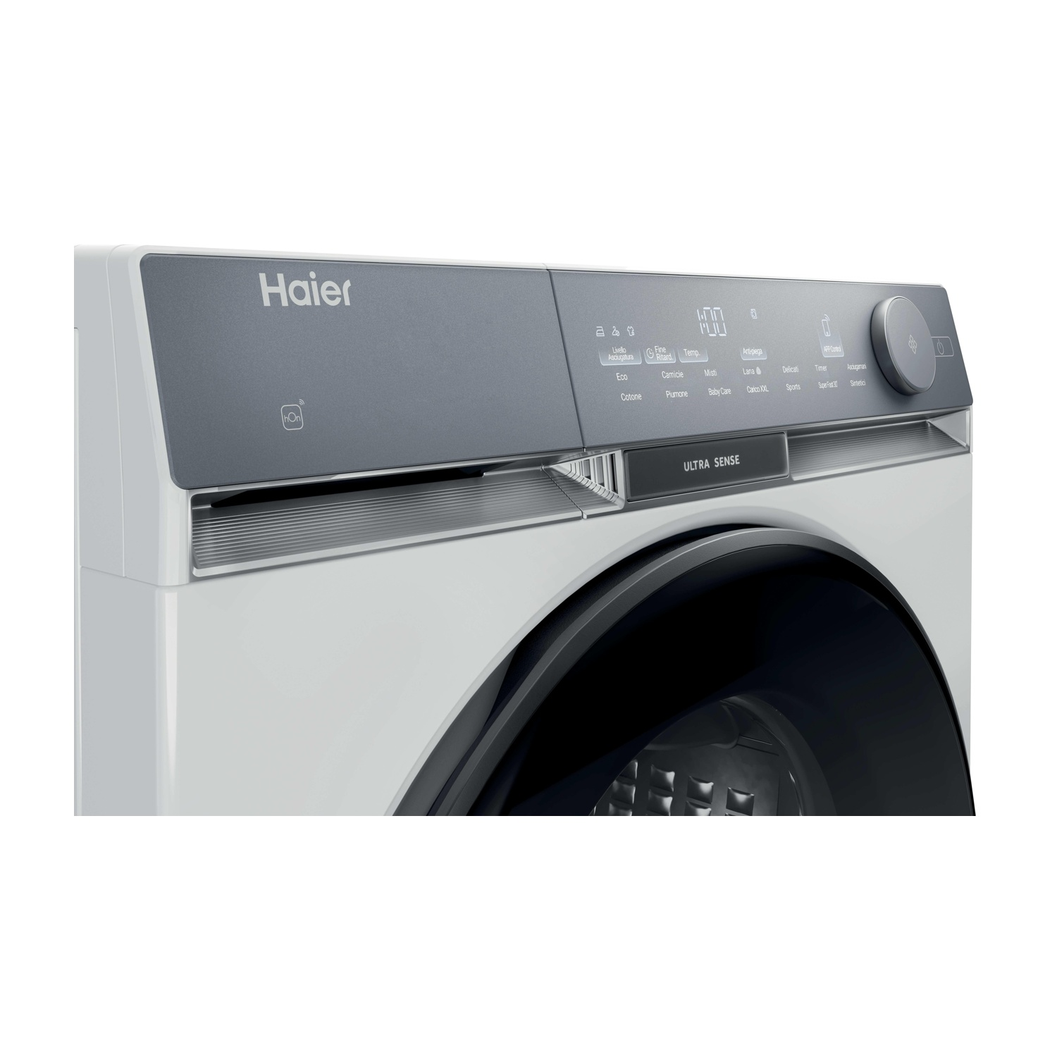 Una lavatrice Haier. Ha un pannello di controllo grigio con pulsanti e un quadrante. Il cestello è nero.