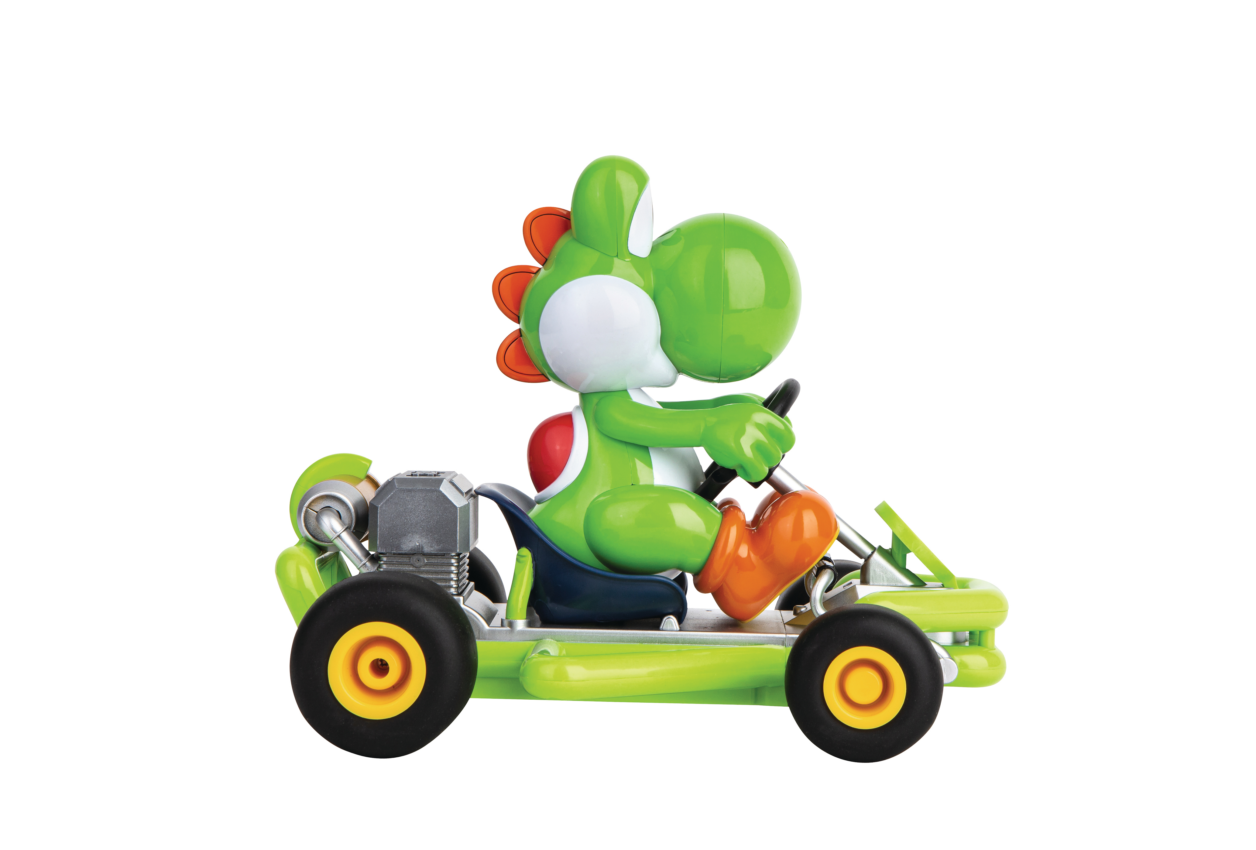 Grüne Yoshi-Figur in einem grünen Kart. Yoshi hat orangefarbene Schuhe. Der Kart hat schwarze Räder und einen silbernen Motor.