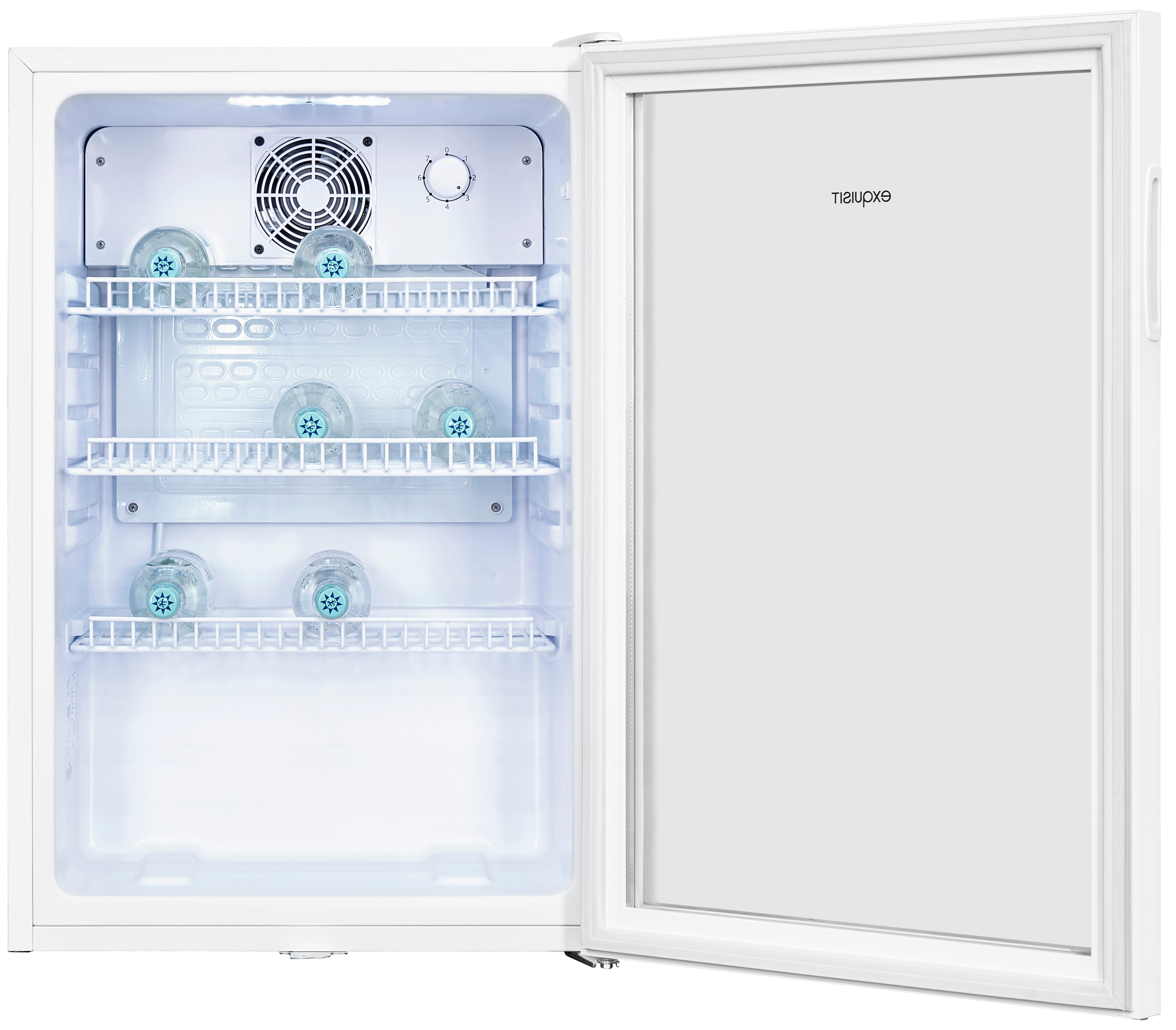 Weißer Mini-Kühlschrank mit offener Tür. Innen Wasserflaschen auf Regalen. Tür hat das Wort 'EXQUISIT'.