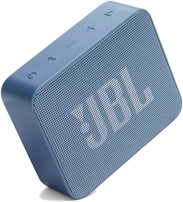 Egy kék JBL hangszóró fehér JBL logóval. Gombok vannak rajta felül, és egy perforált előlap. A hangszóró ferdén áll.